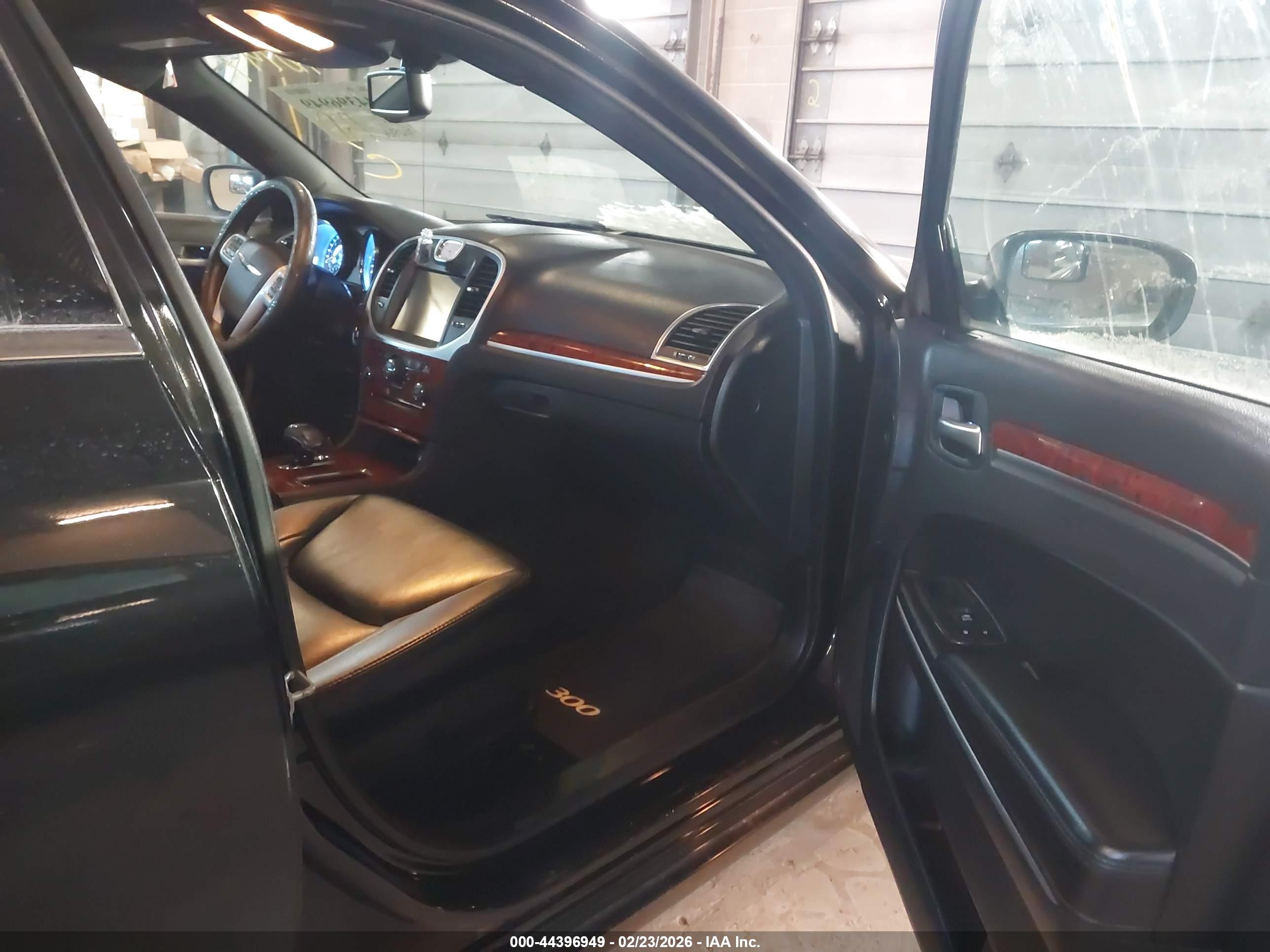 CHRYSLER 300 image 5