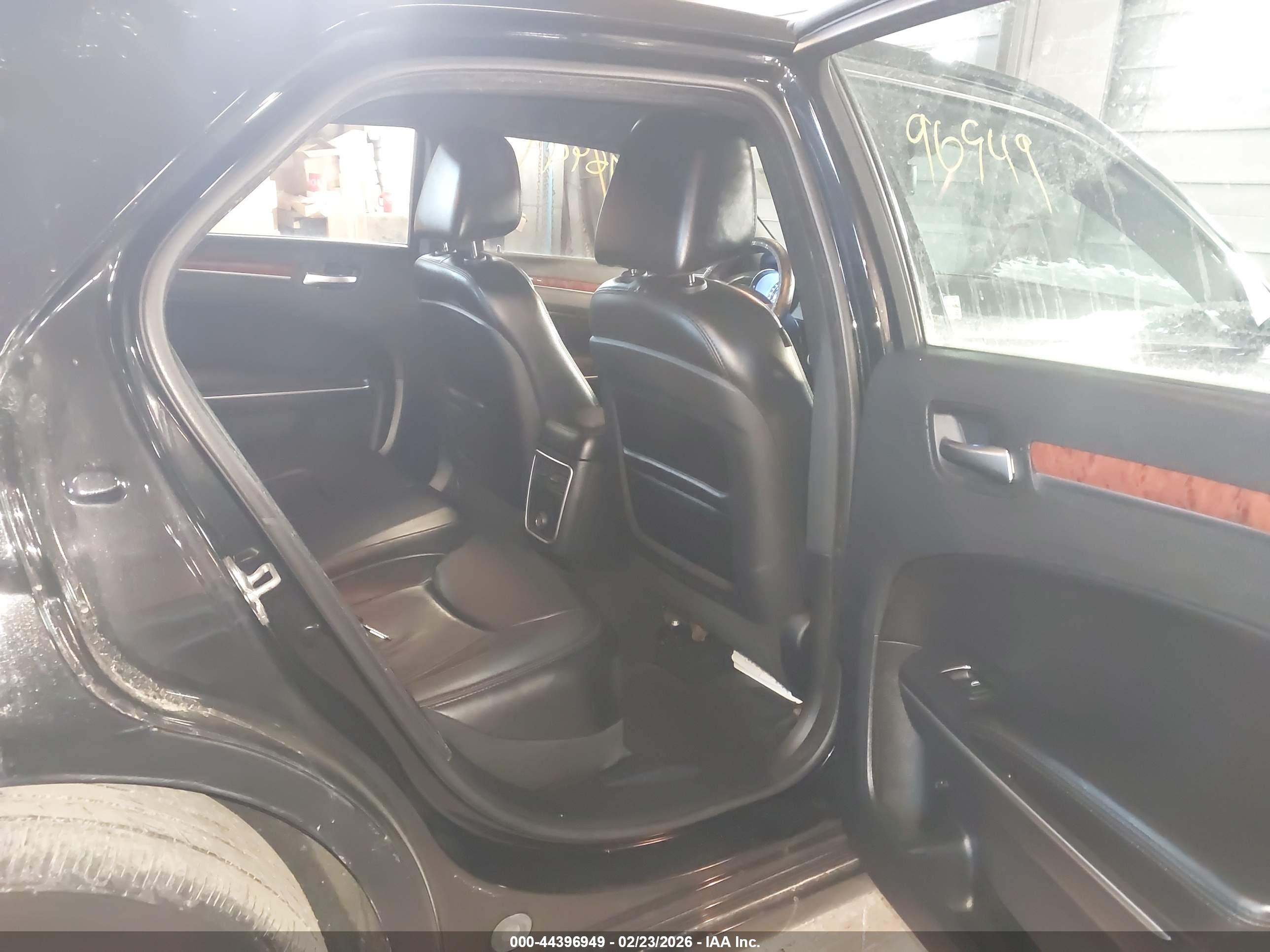 CHRYSLER 300 image 8