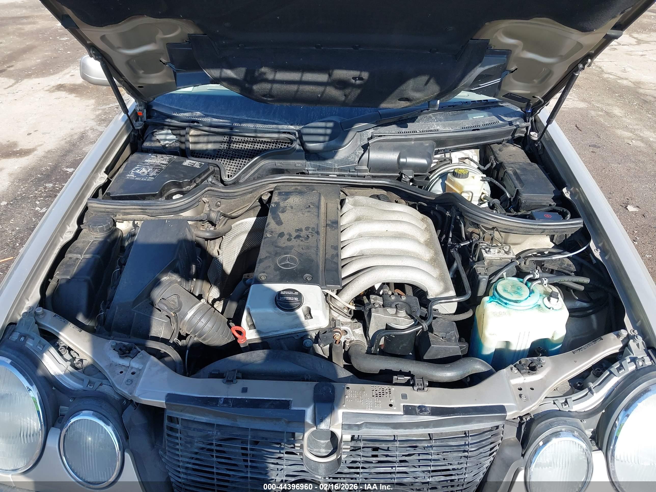 MERCEDES-BENZ E image 10