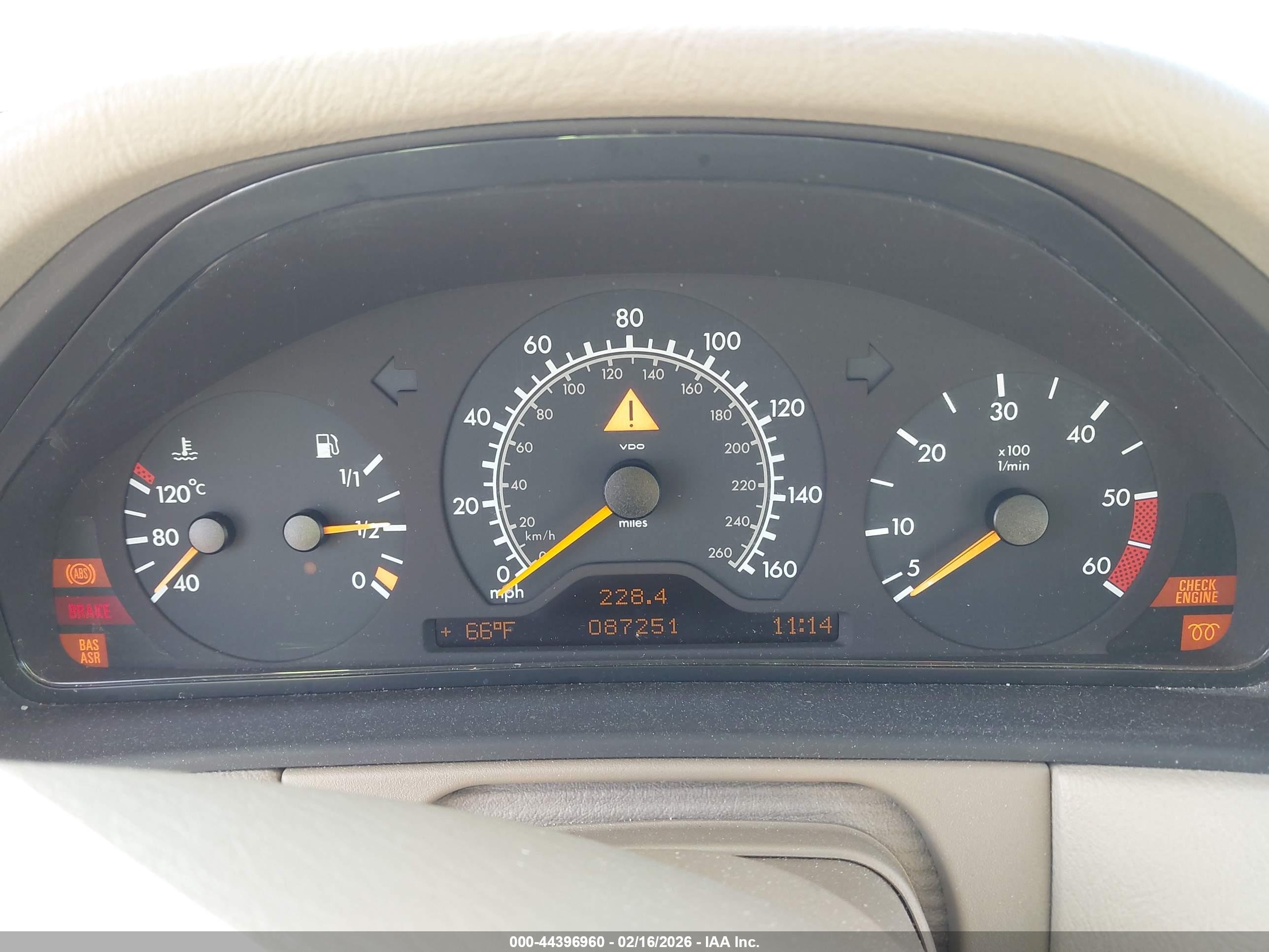 MERCEDES-BENZ E image 7