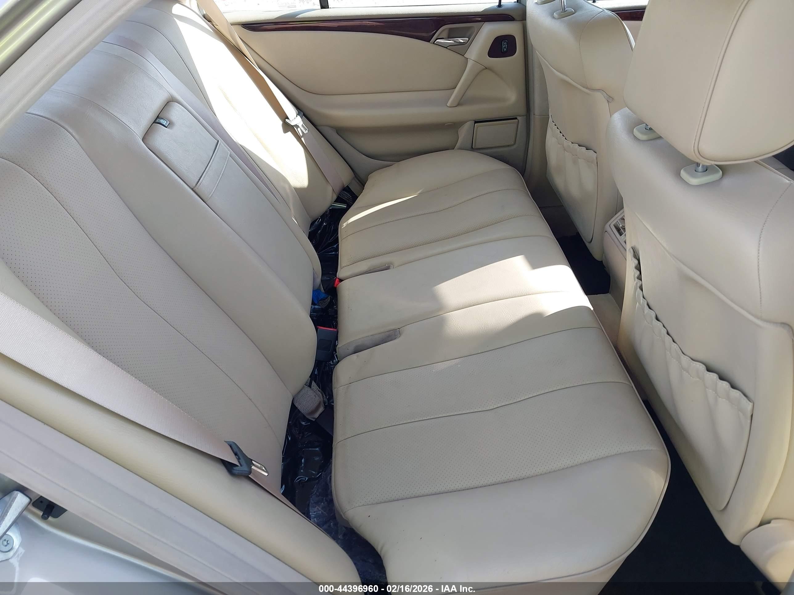 MERCEDES-BENZ E image 8