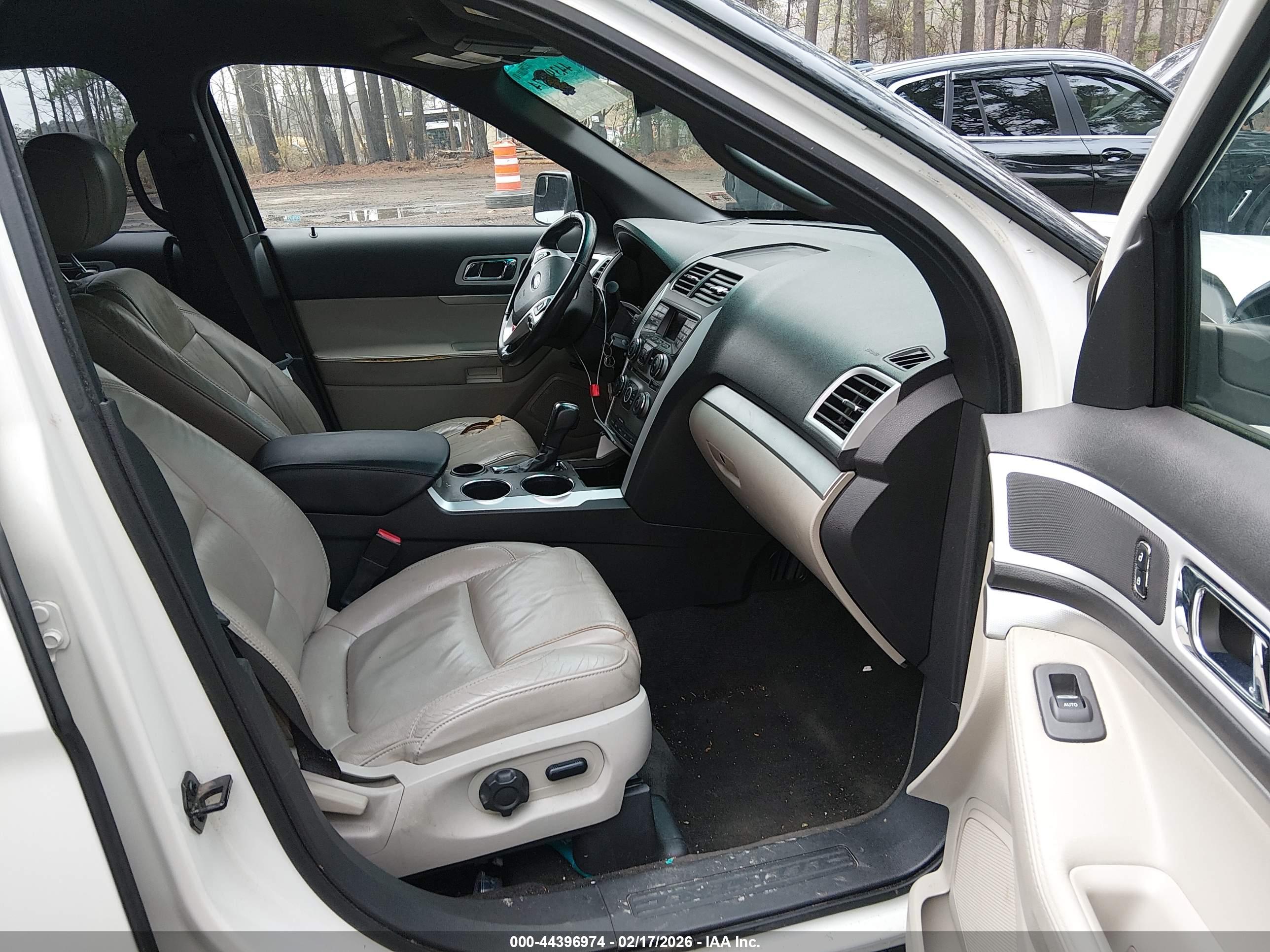 FORD EXPLORER image 5