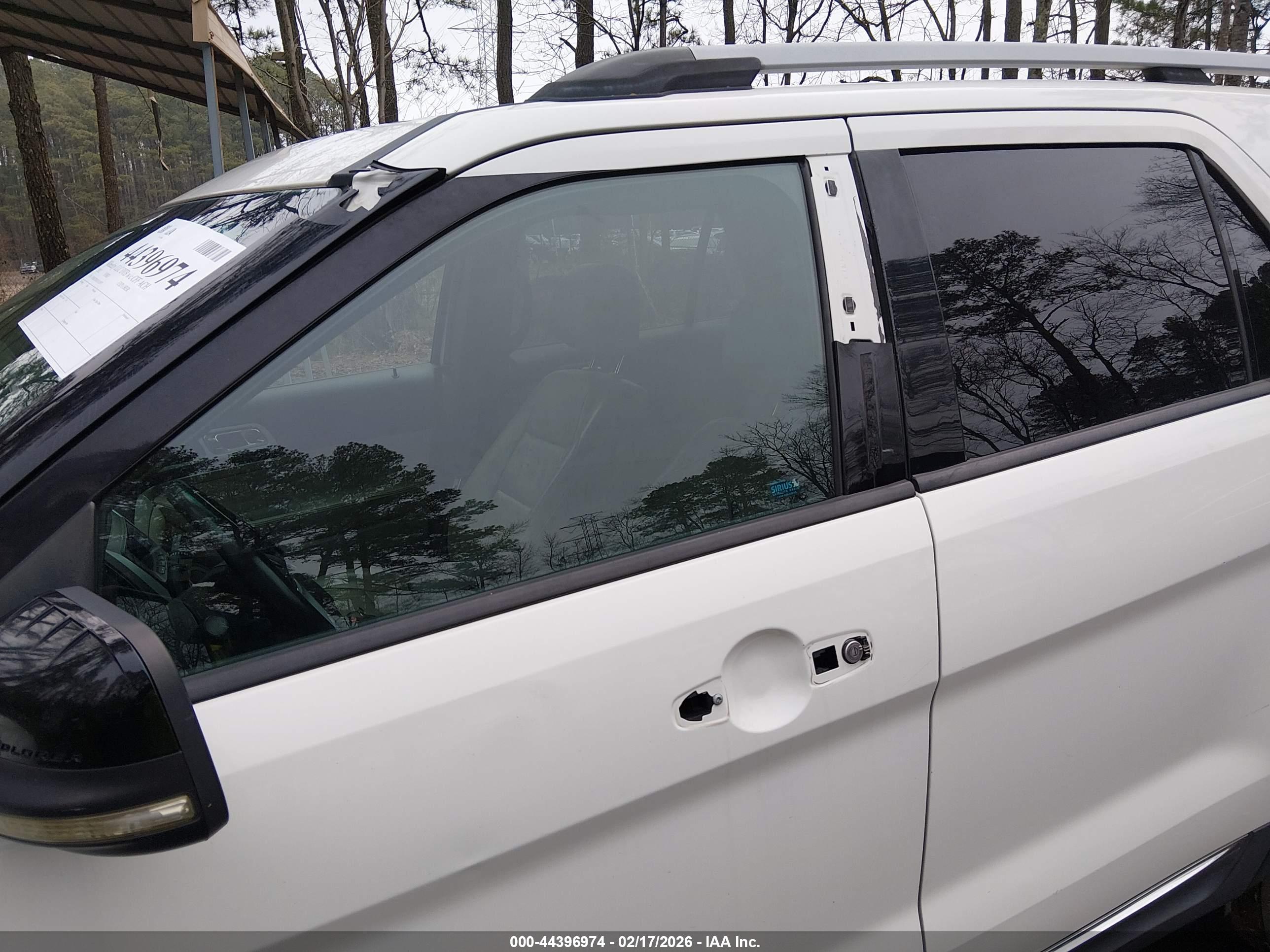 FORD EXPLORER image 6