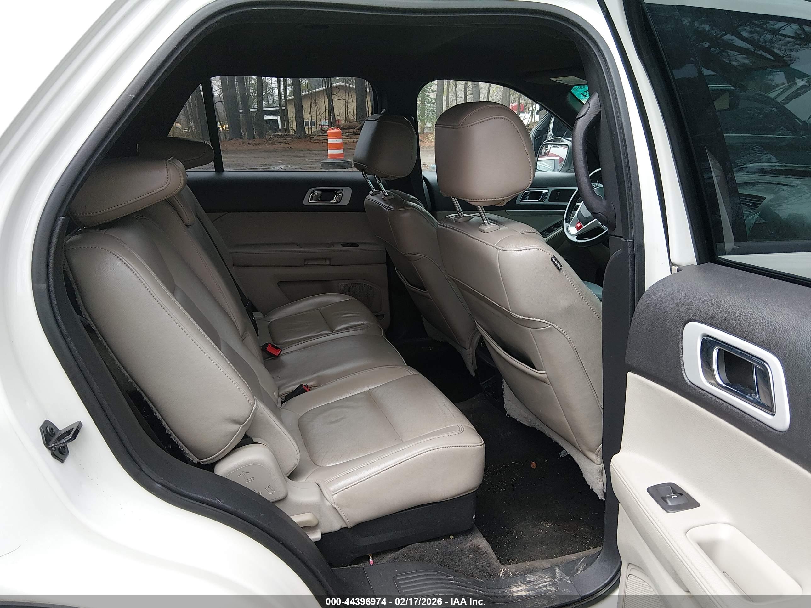 FORD EXPLORER image 8