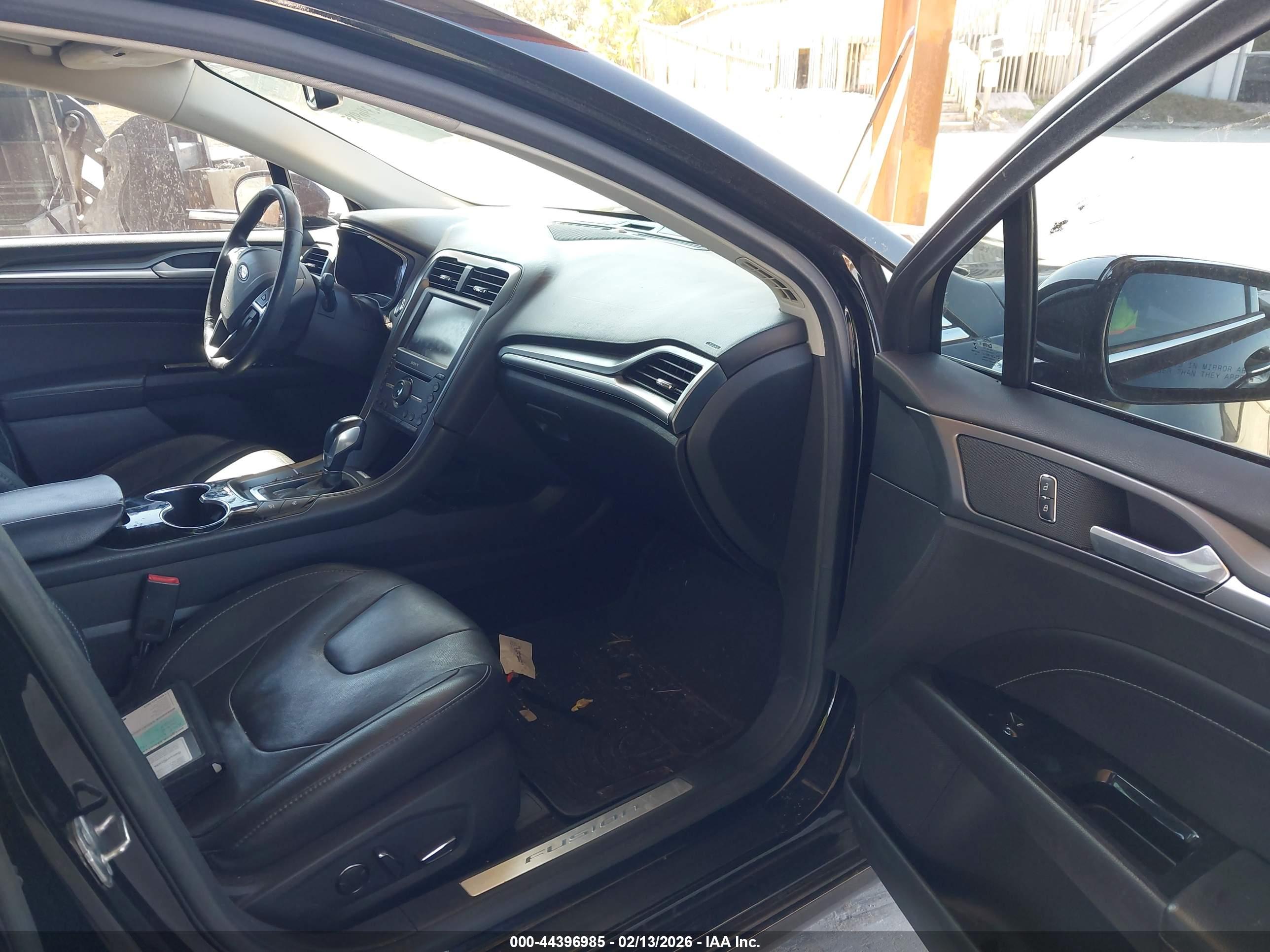 FORD FUSION image 5