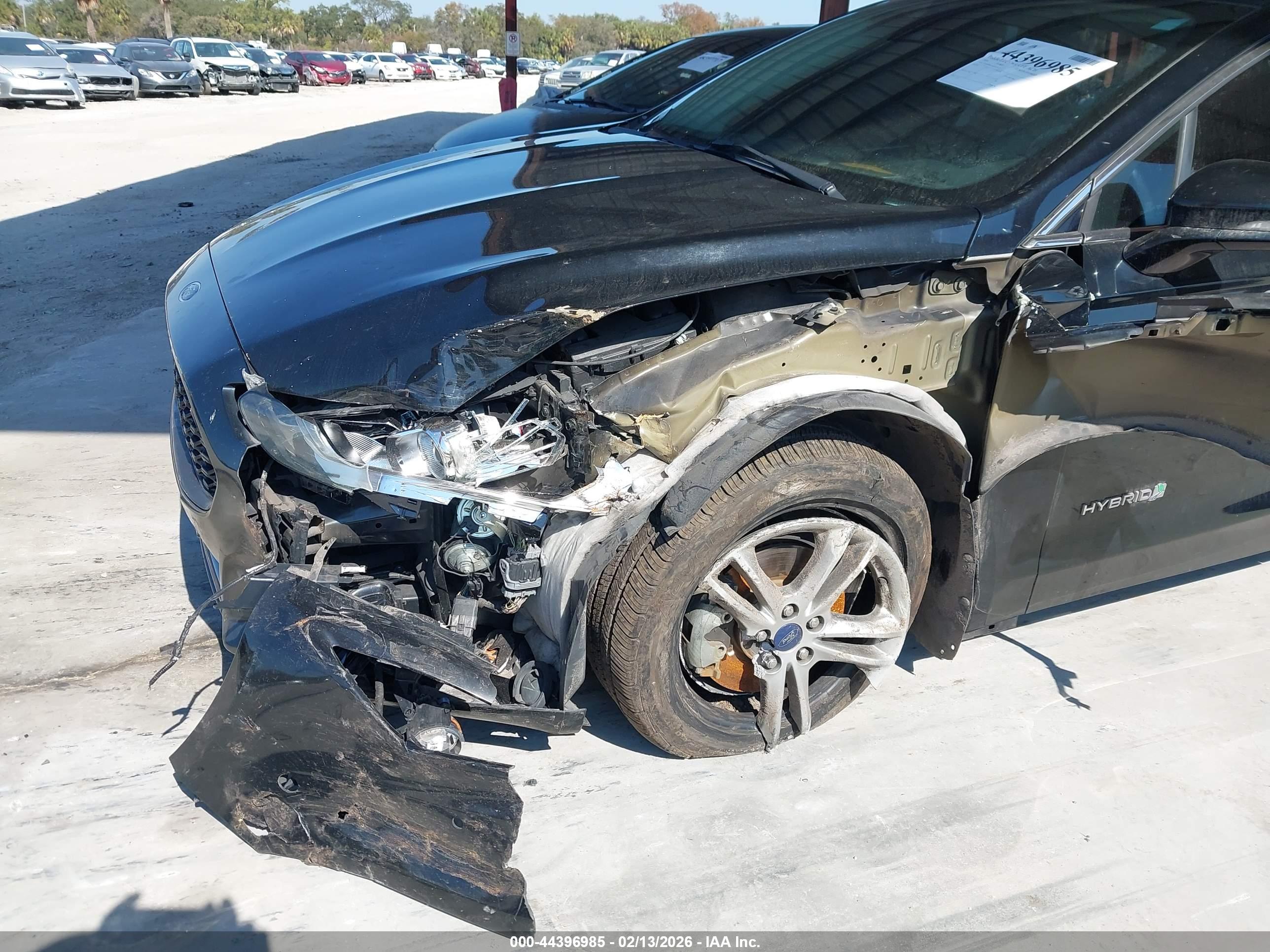 FORD FUSION image 6