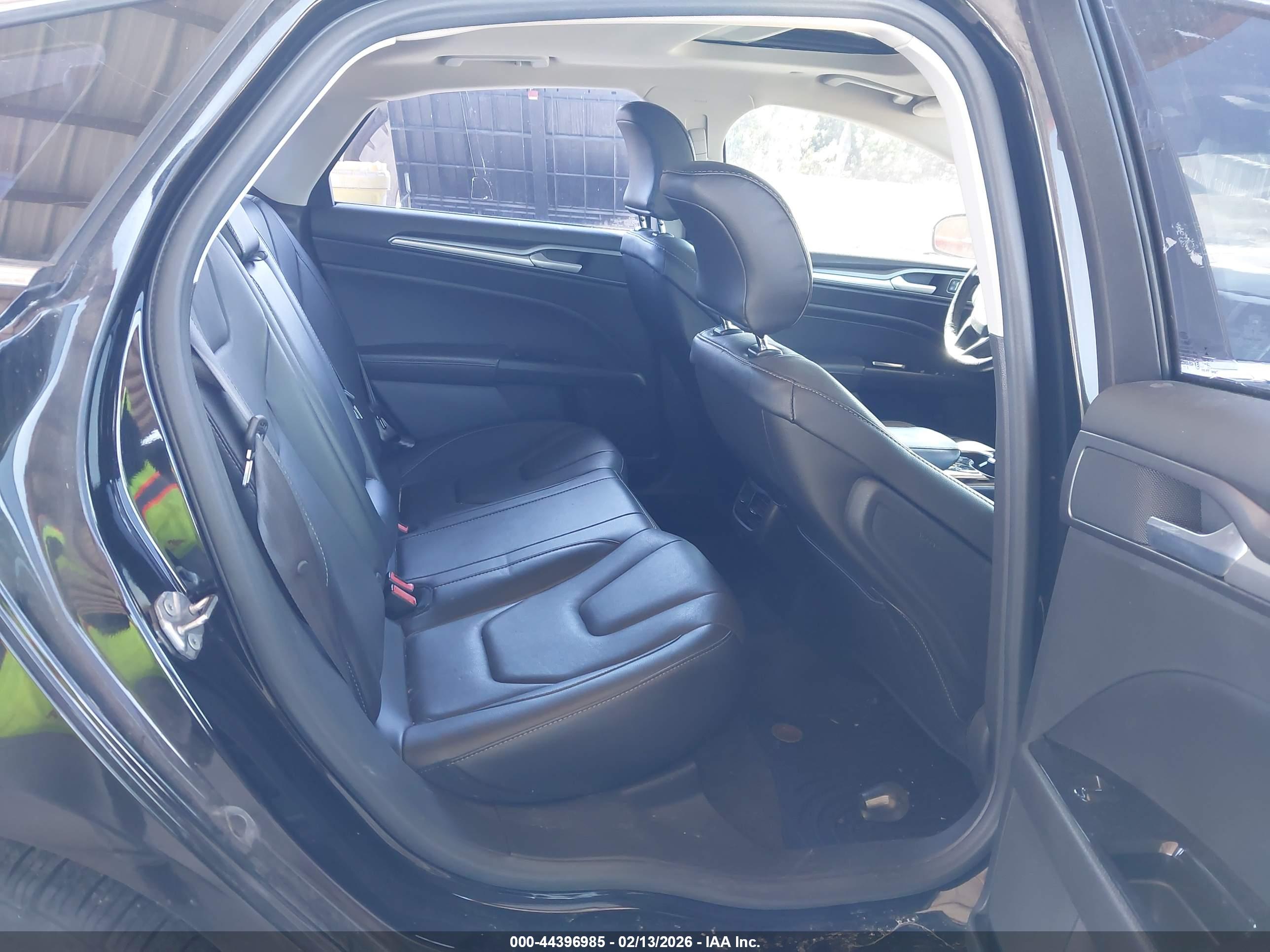 FORD FUSION image 8