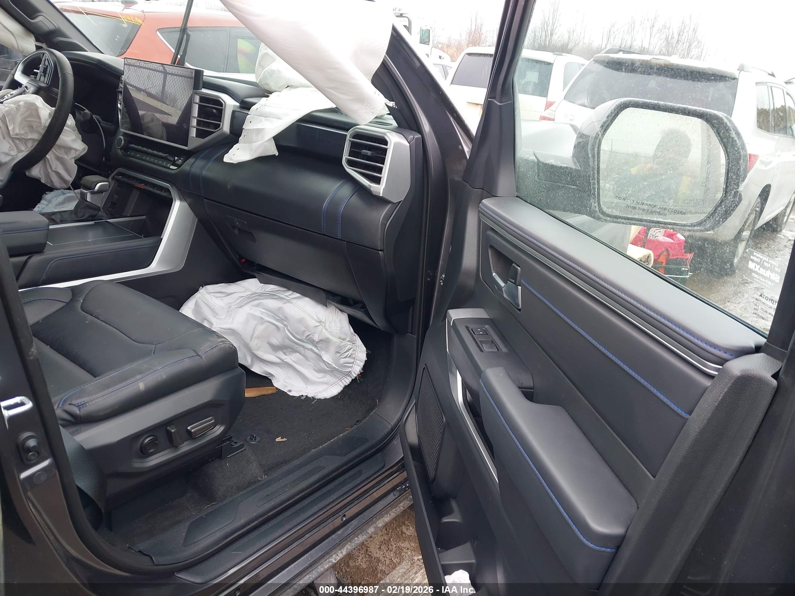 TOYOTA TUNDRA image 5