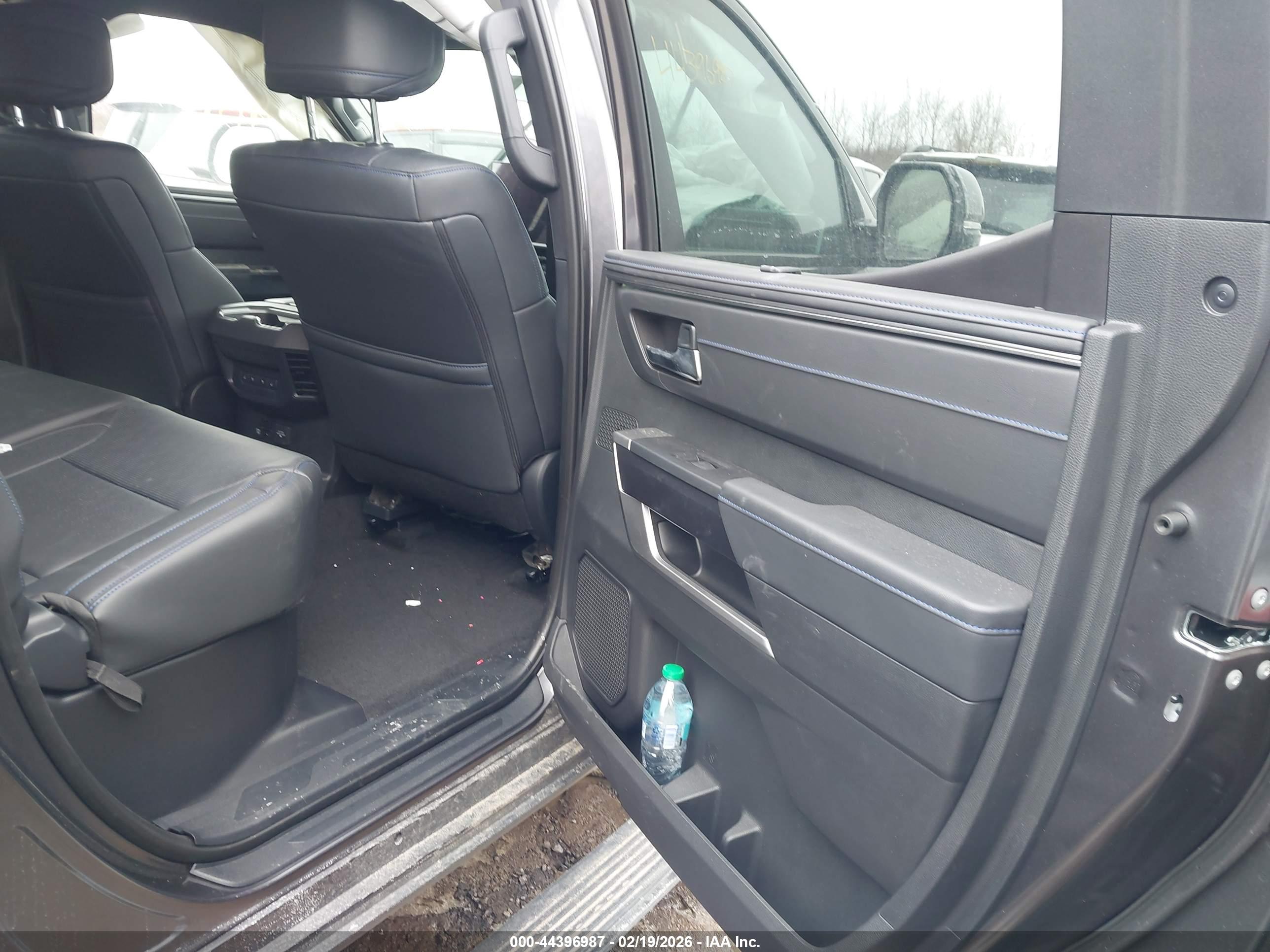 TOYOTA TUNDRA image 8