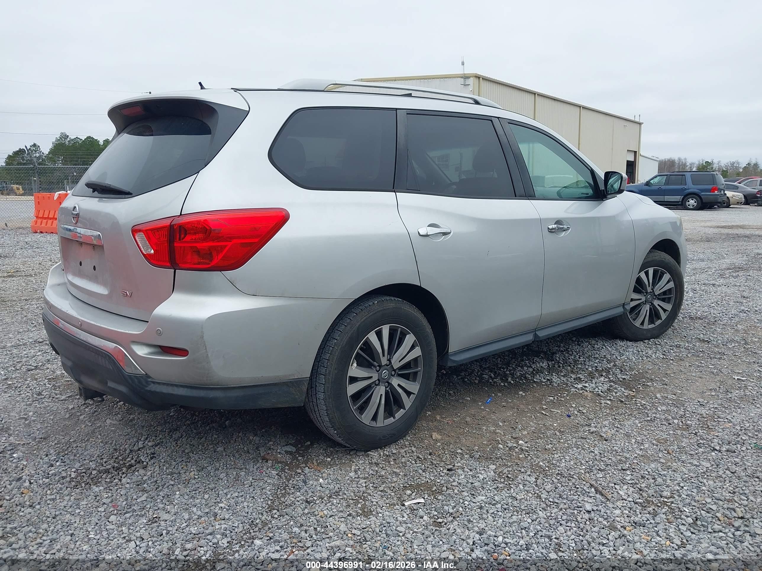 NISSAN PATHFINDER image 4