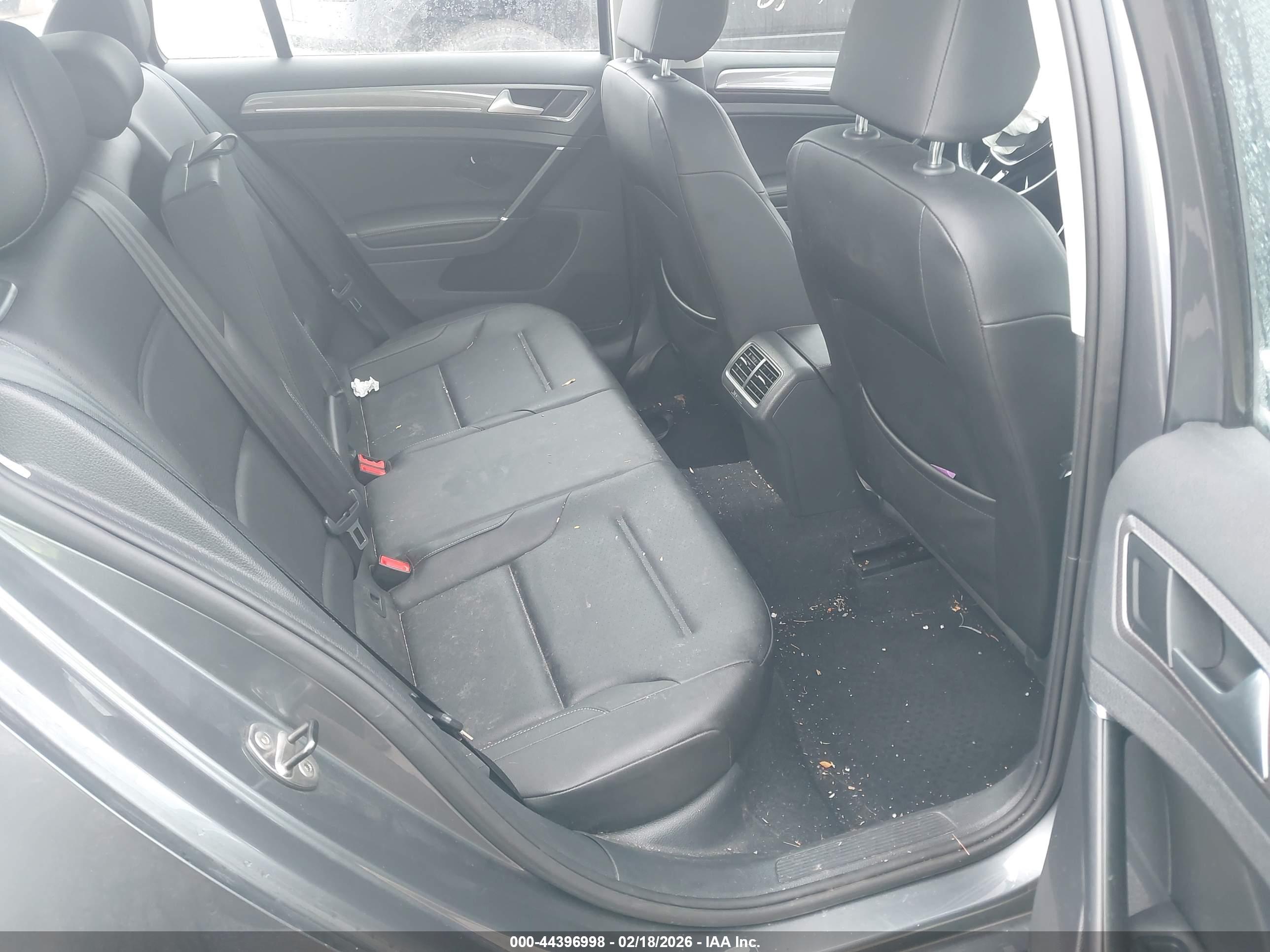 VOLKSWAGEN GOLF image 8