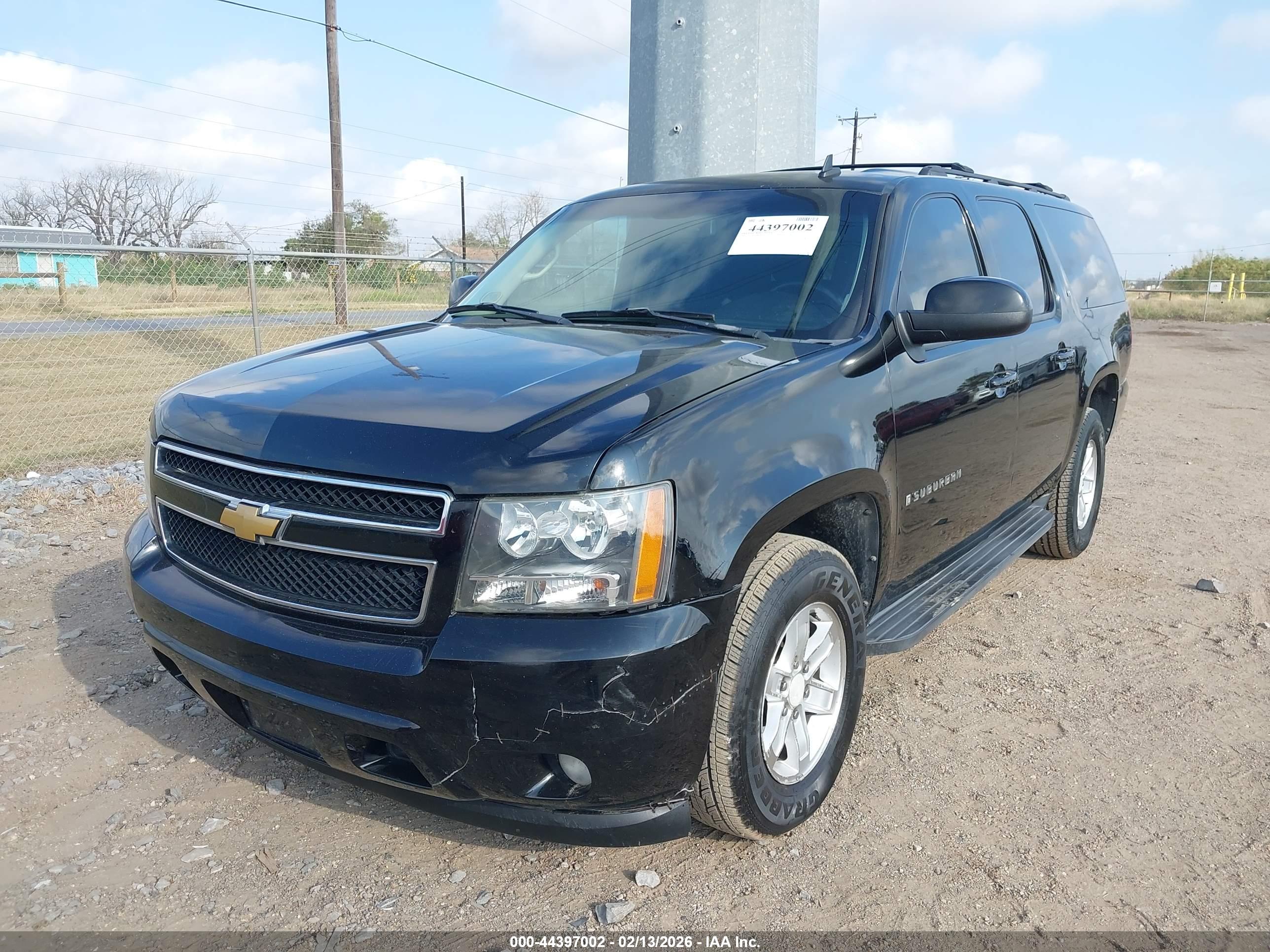 CHEVROLET SUBURBAN image 6