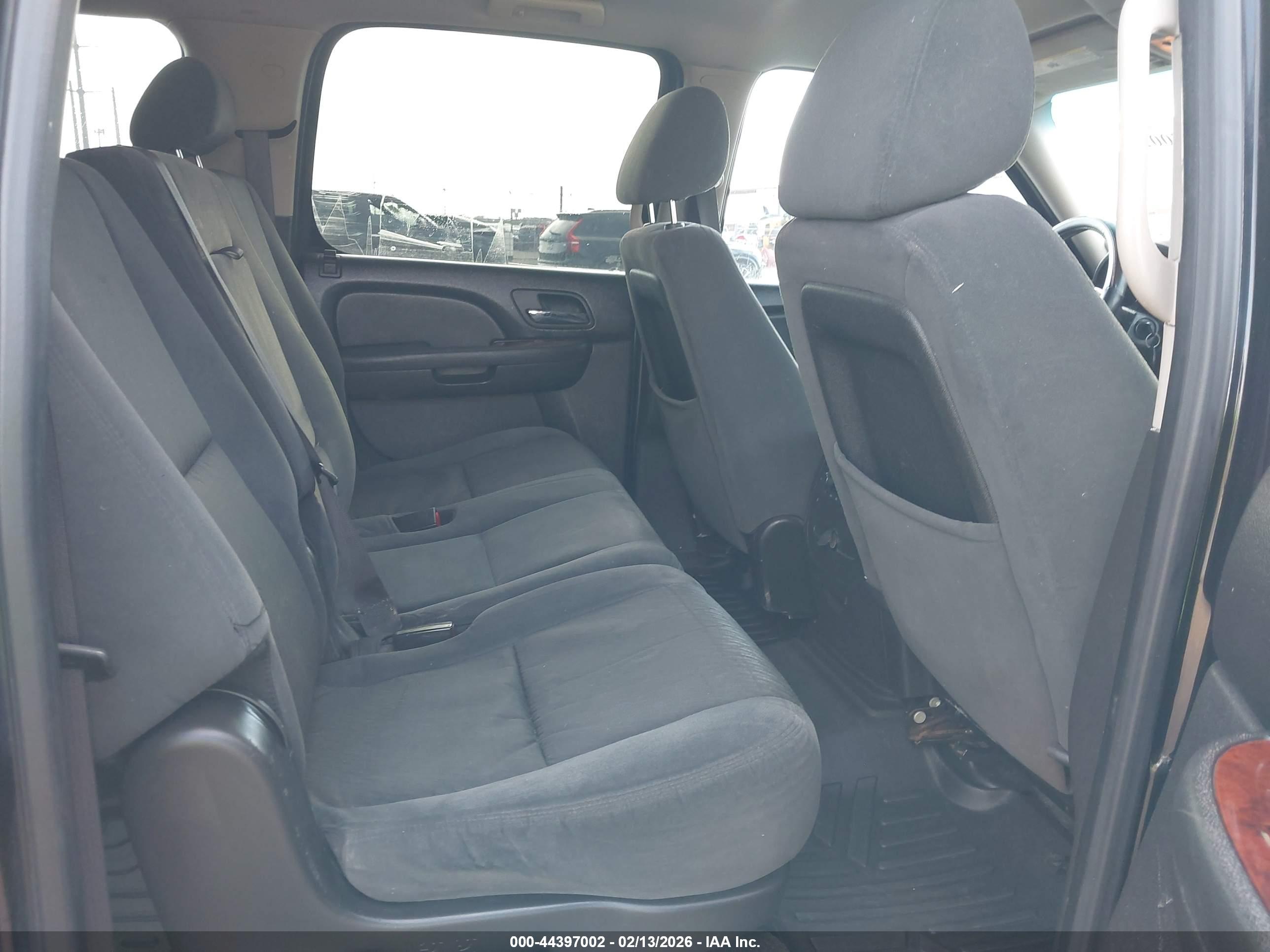 CHEVROLET SUBURBAN image 8
