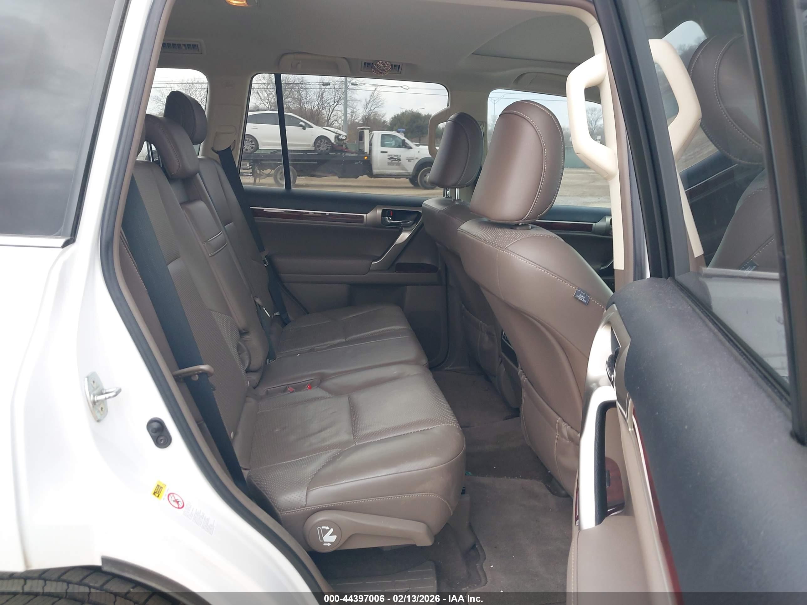 LEXUS GX image 8