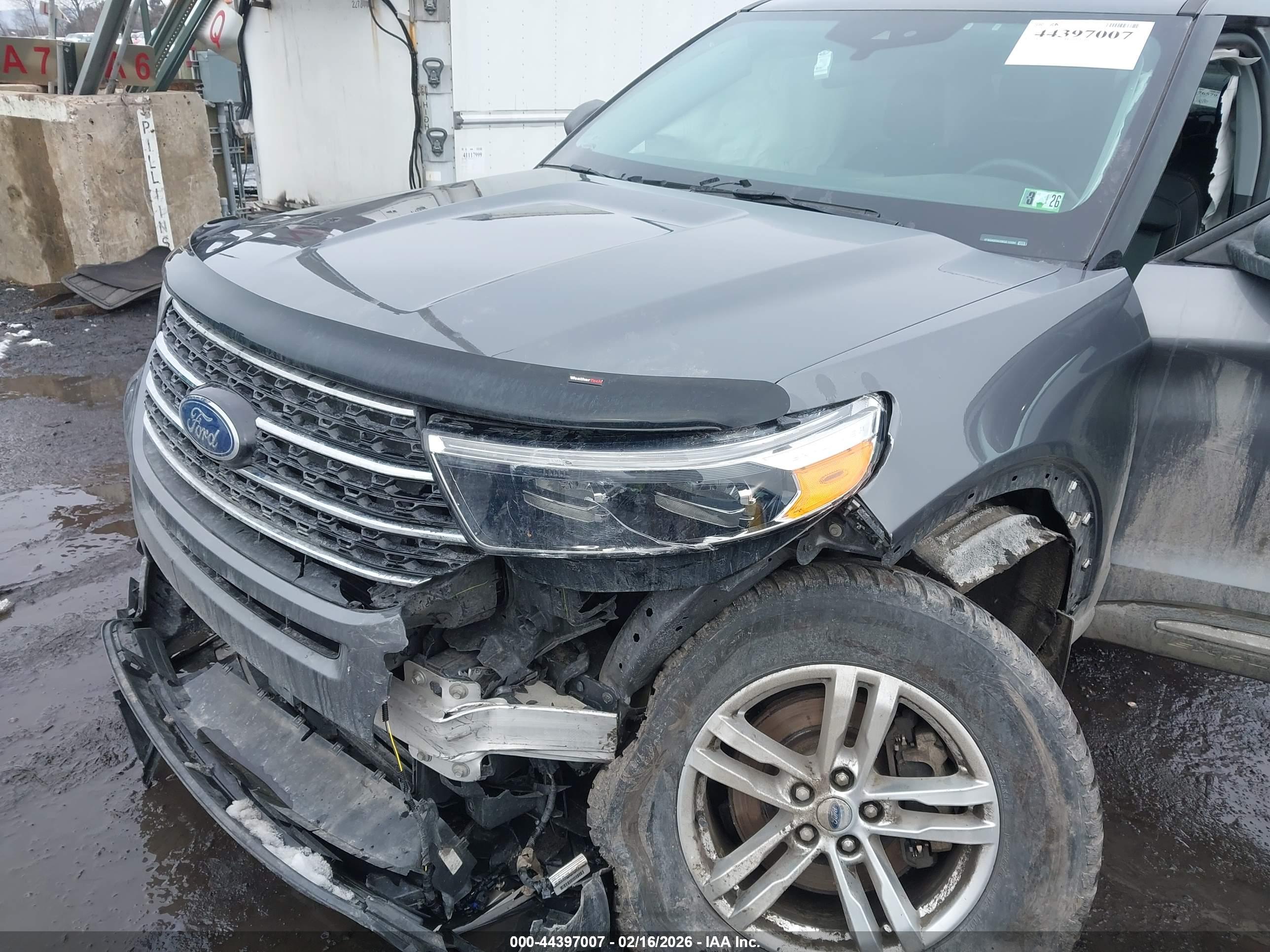 FORD EXPLORER image 6