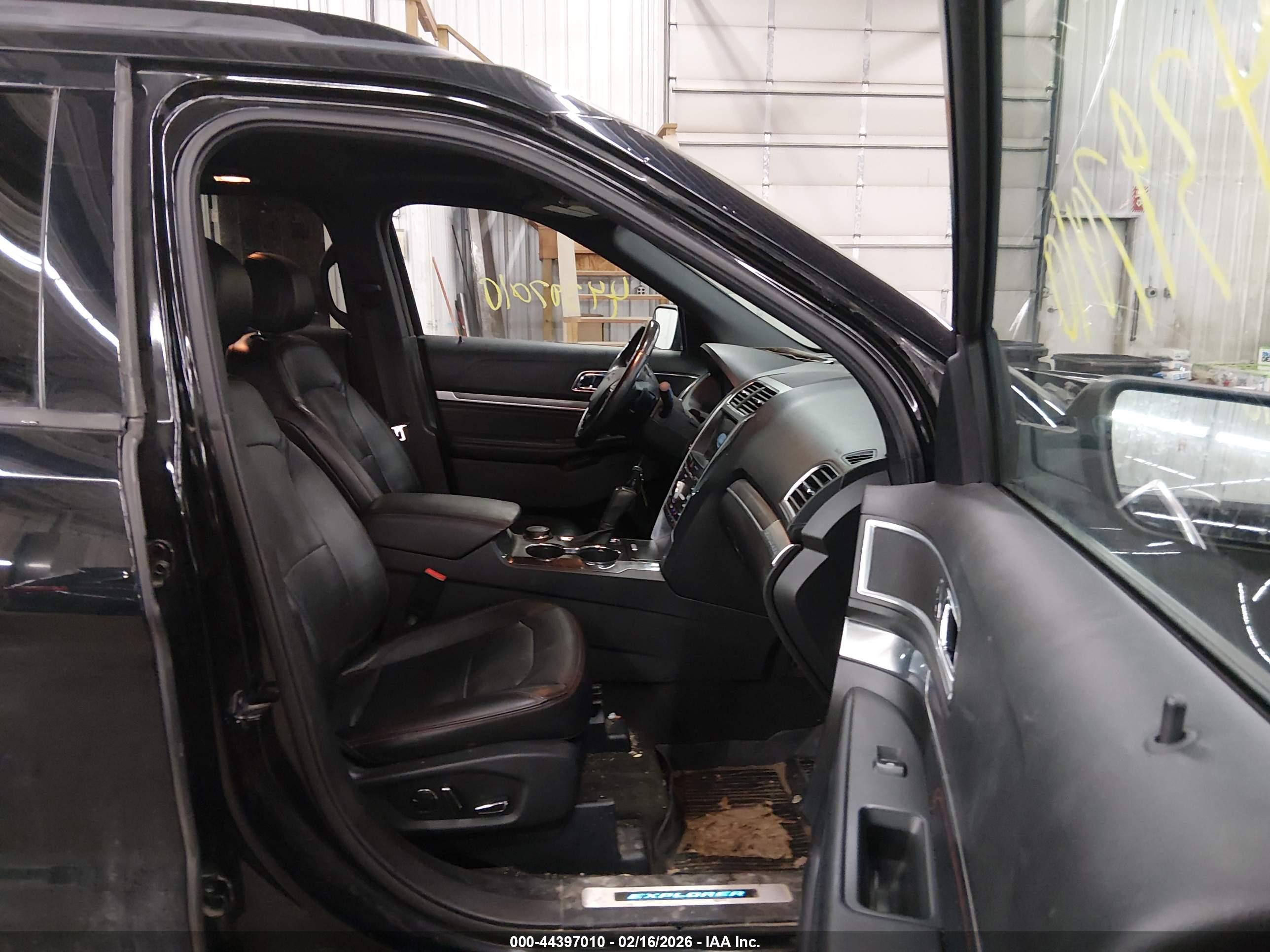 FORD EXPLORER image 5