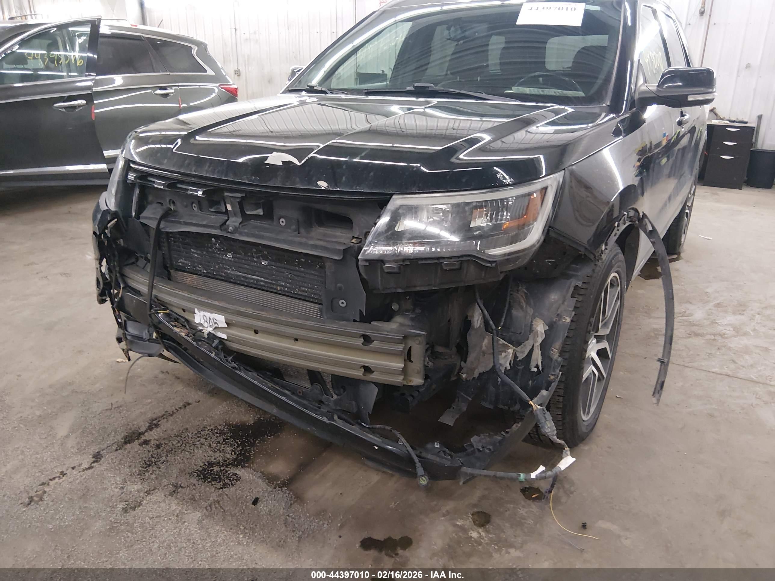FORD EXPLORER image 6