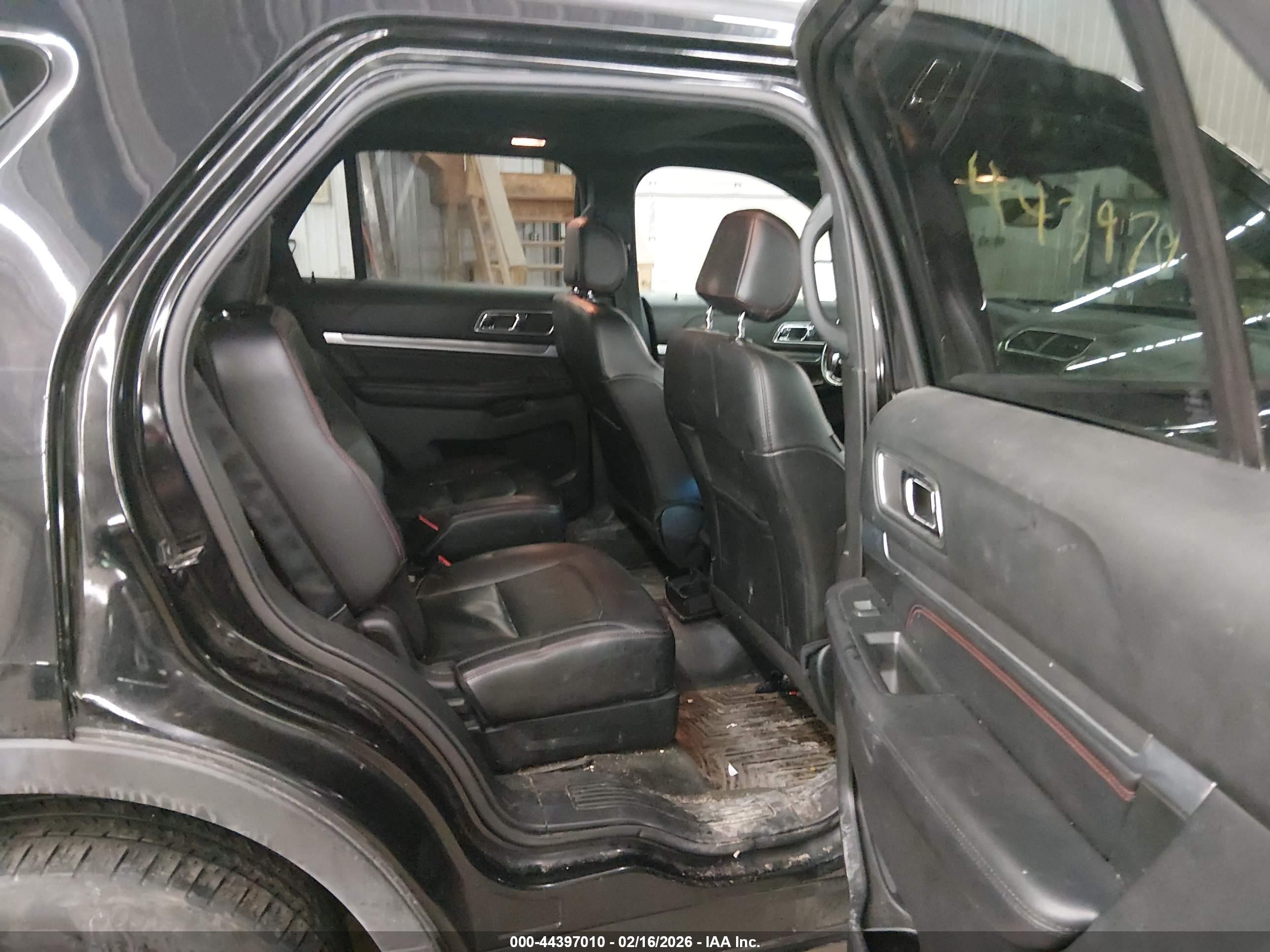 FORD EXPLORER image 8