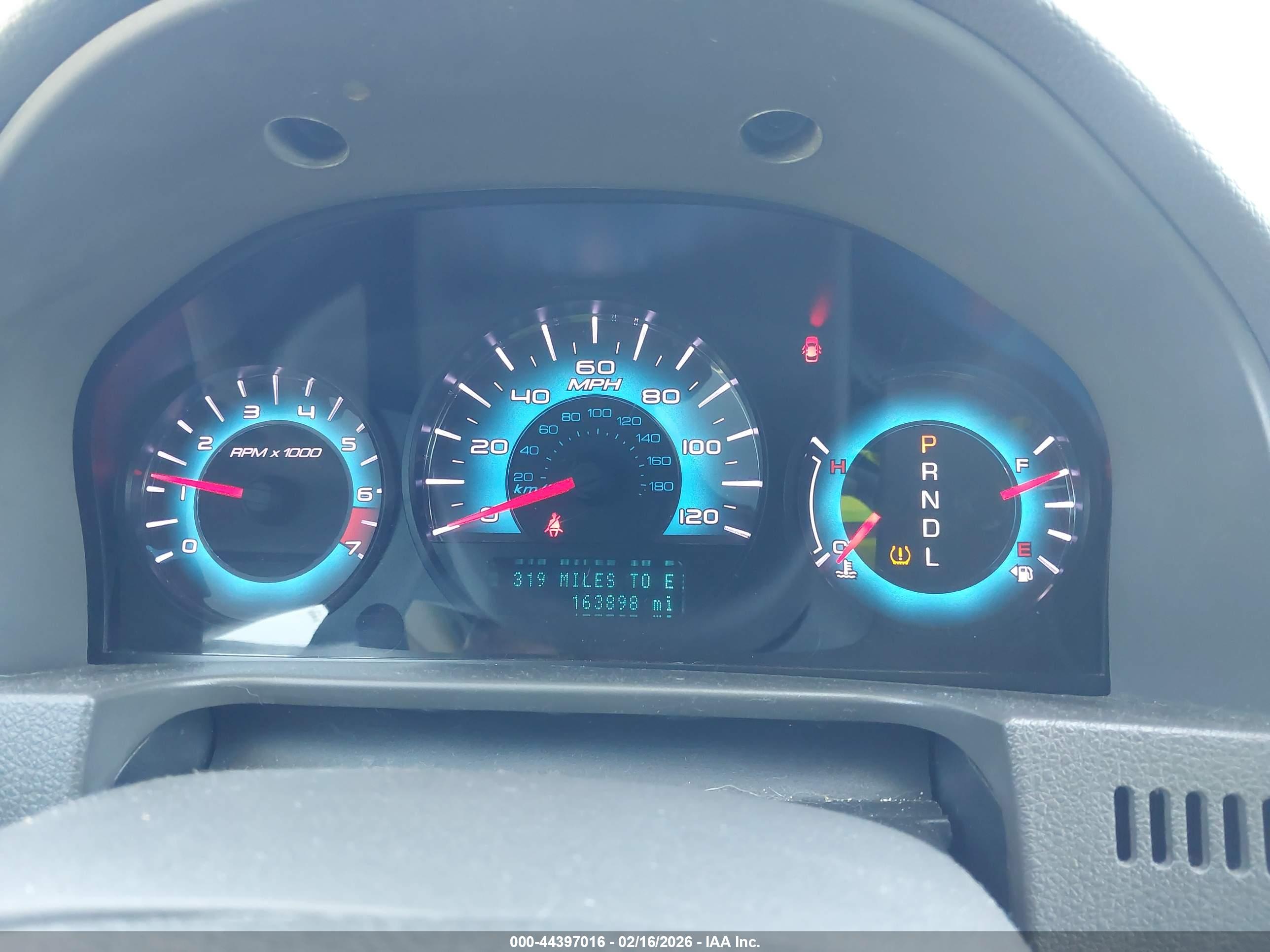 FORD FUSION image 7