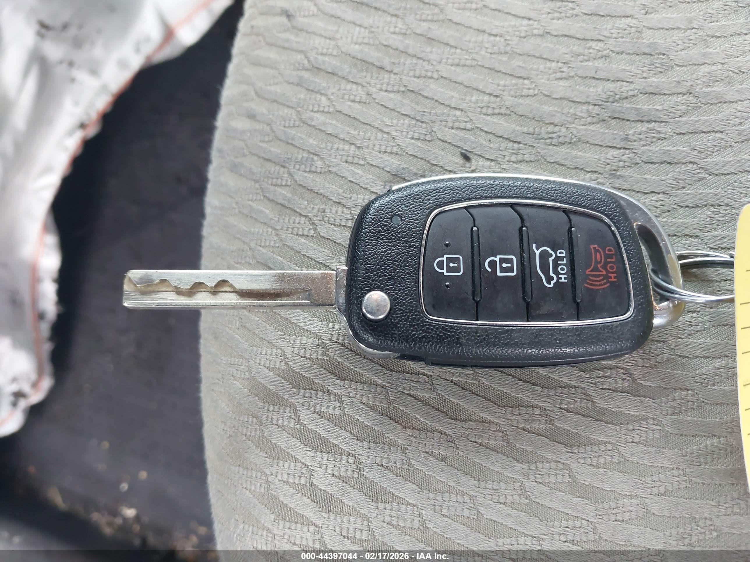 HYUNDAI SANTA image 11