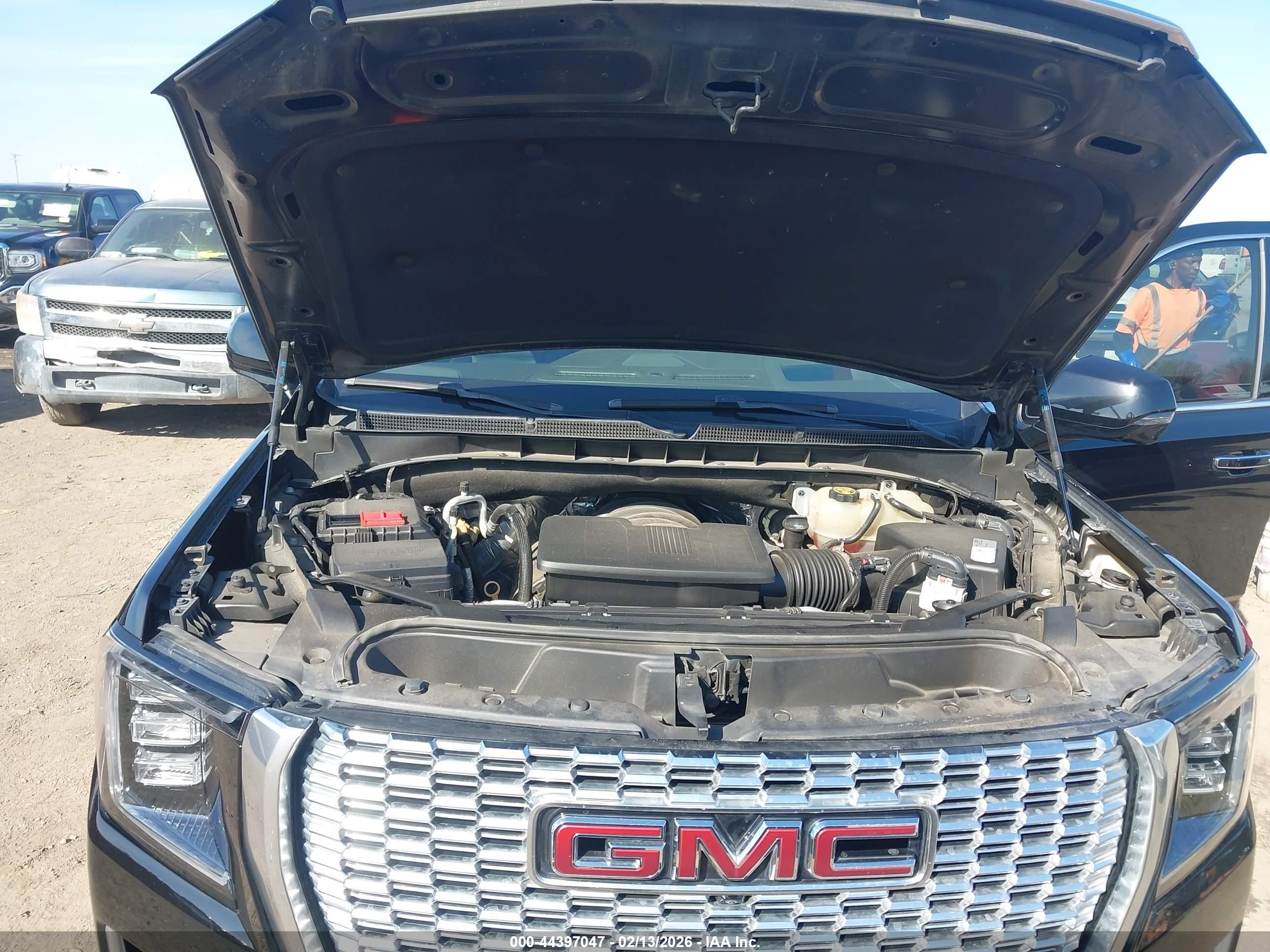 GMC YUKON image 10