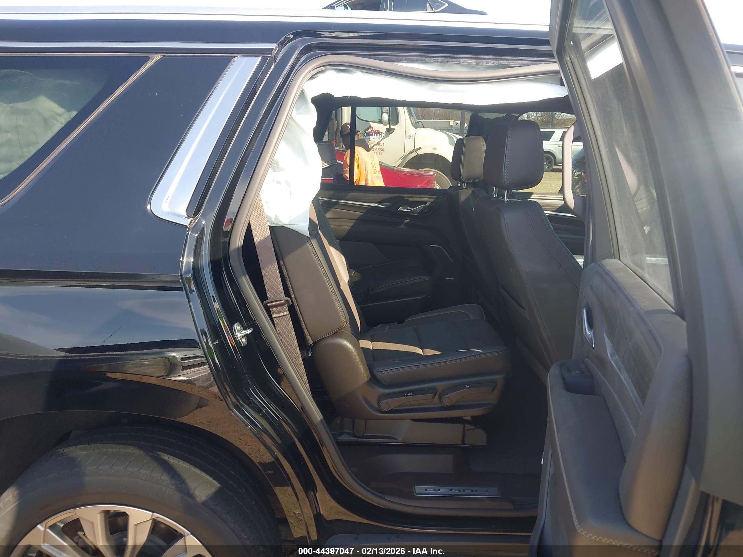 GMC YUKON image 8