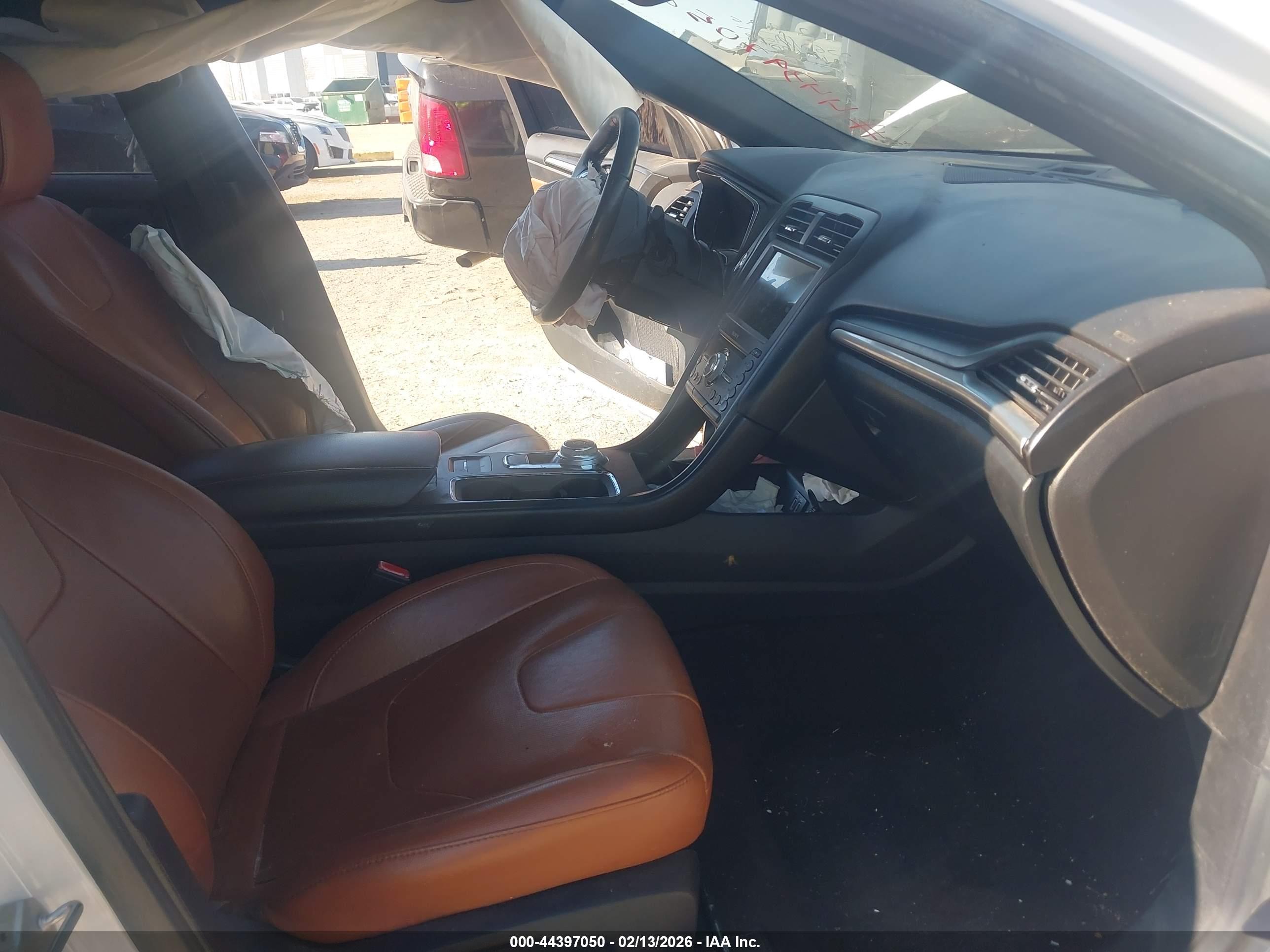 FORD FUSION image 5
