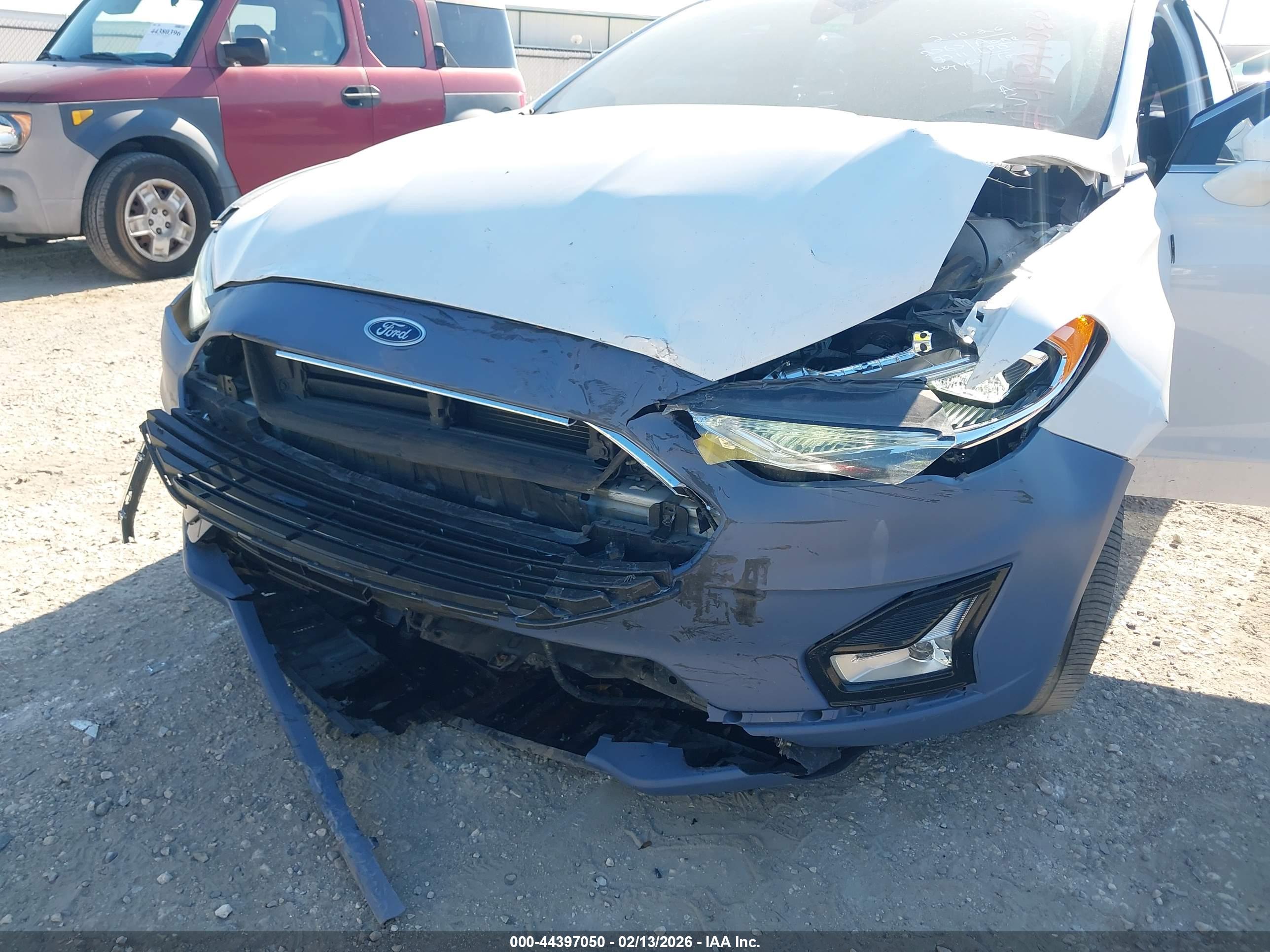 FORD FUSION image 6
