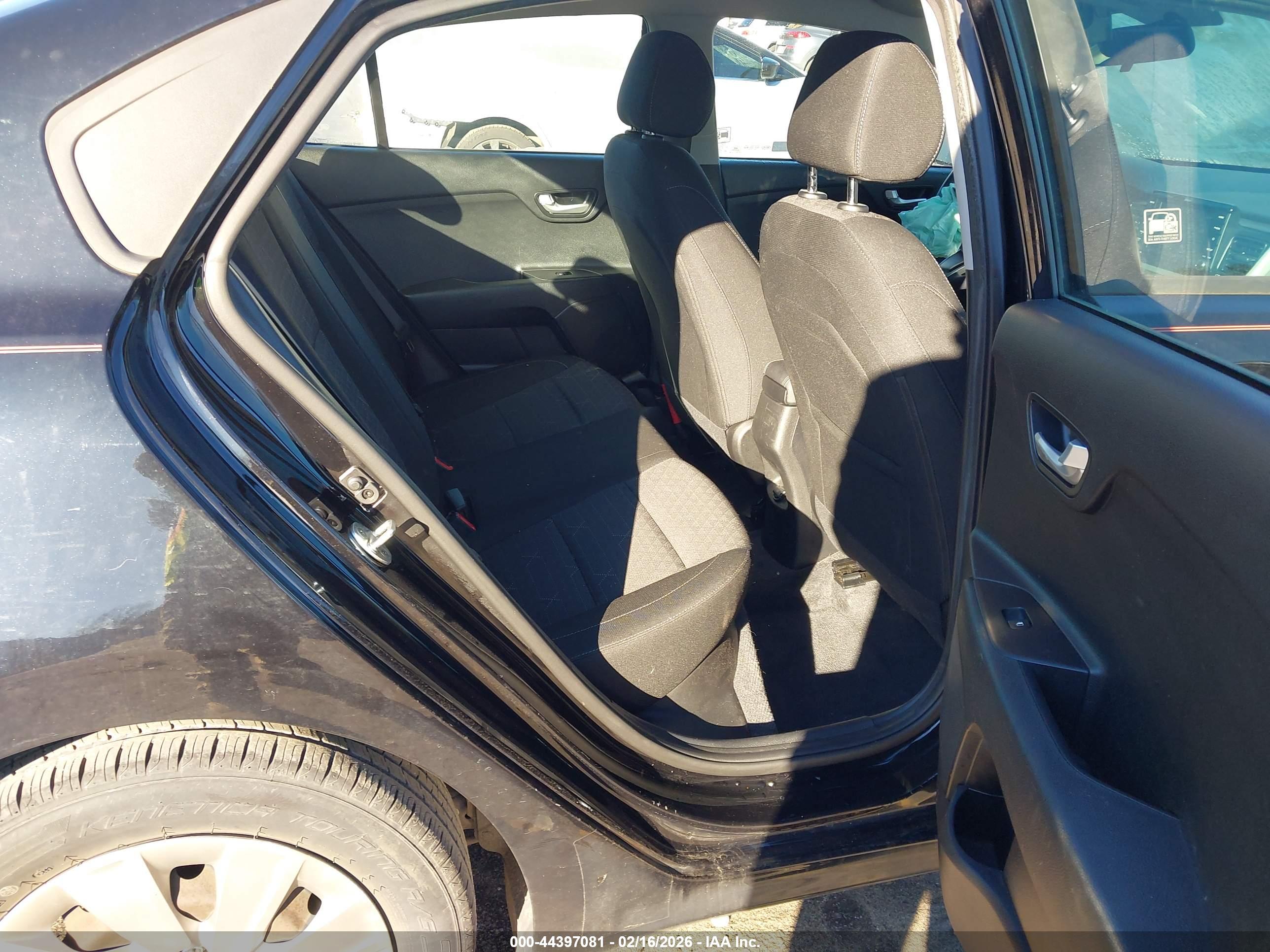 KIA RIO image 8