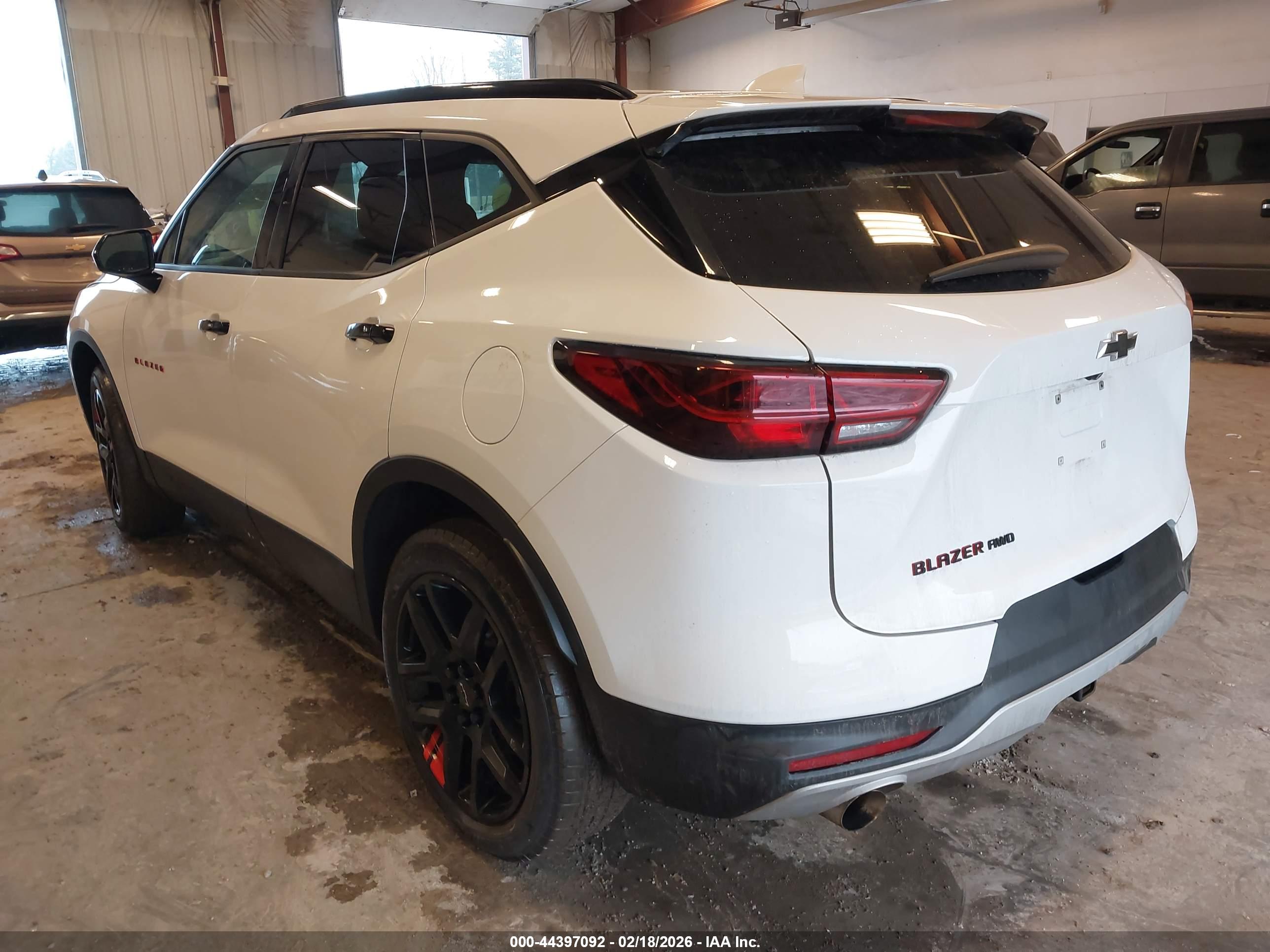 CHEVROLET BLAZER image 3