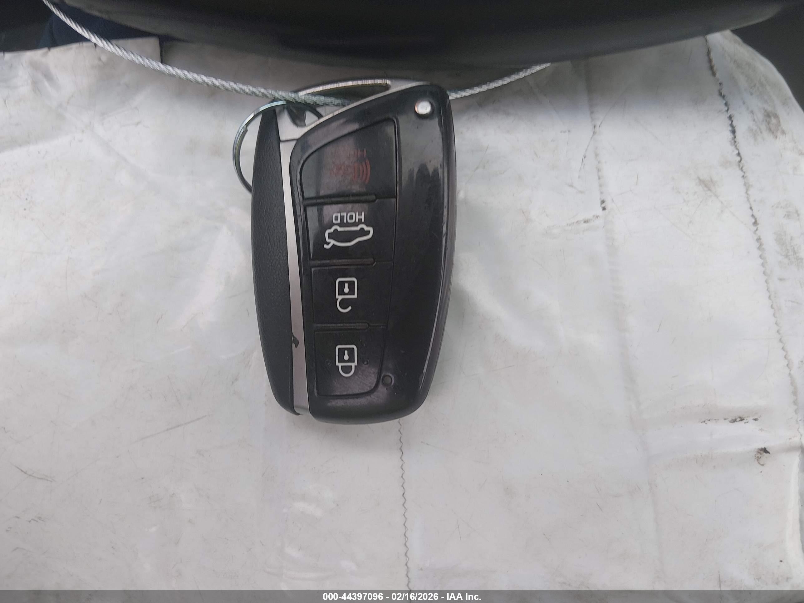 HYUNDAI GENESIS image 11