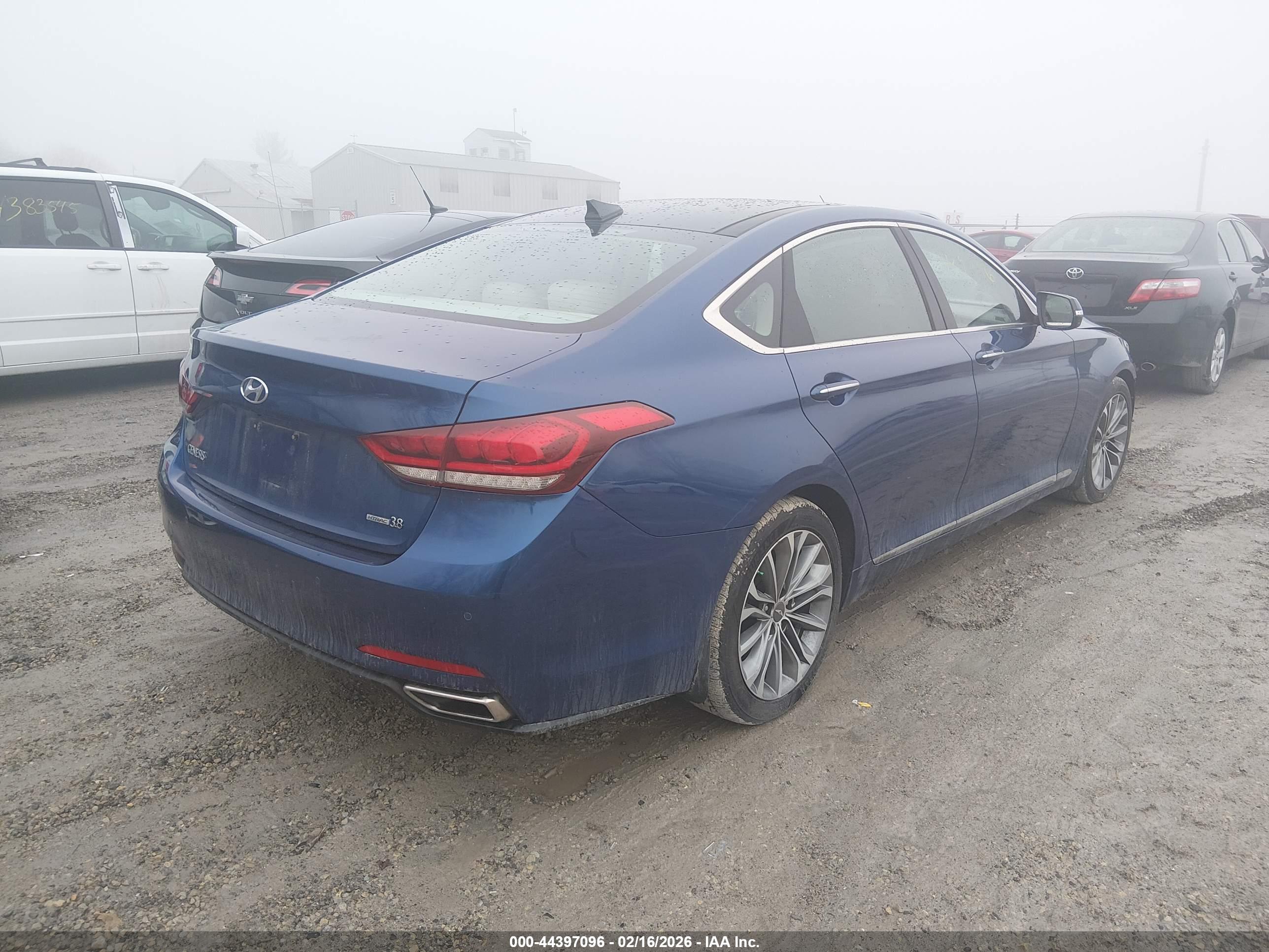 HYUNDAI GENESIS image 4