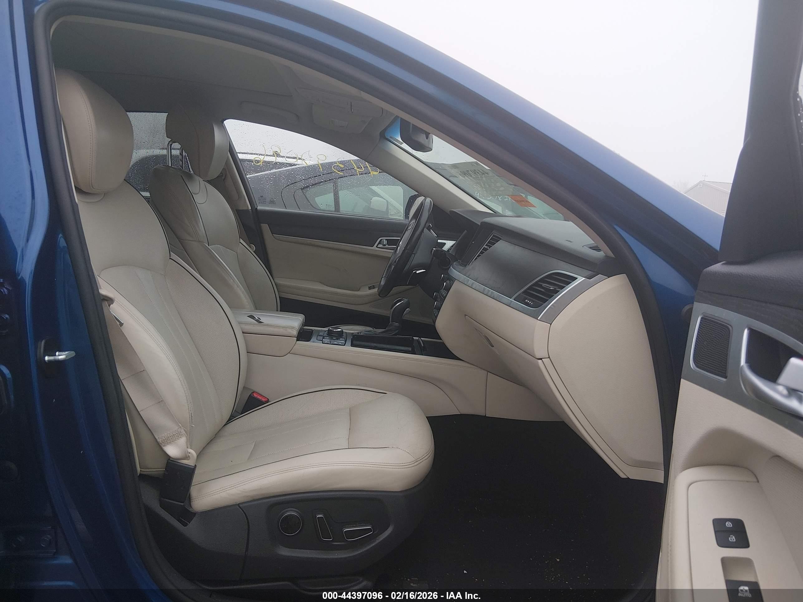 HYUNDAI GENESIS image 5
