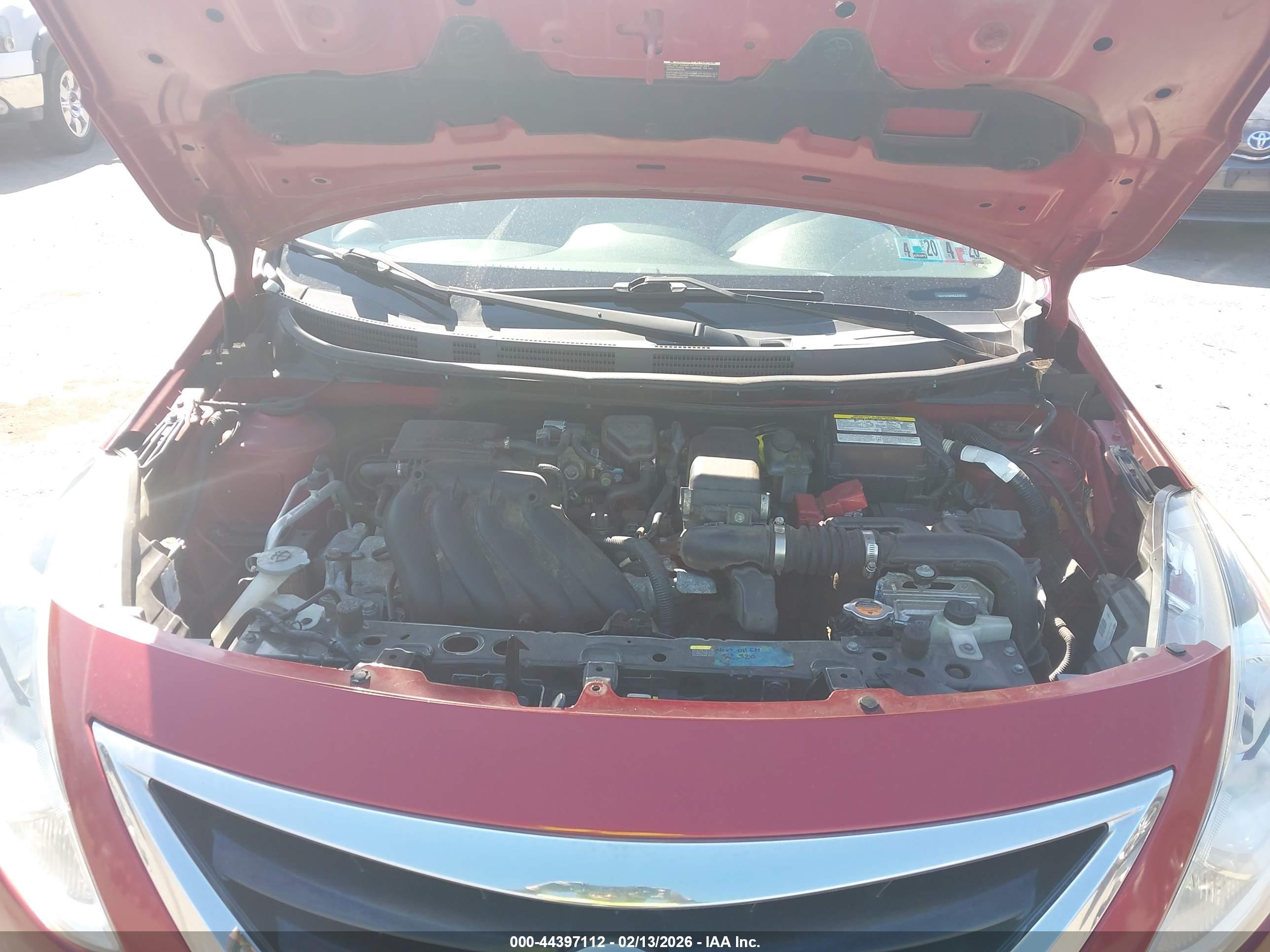 NISSAN VERSA image 10