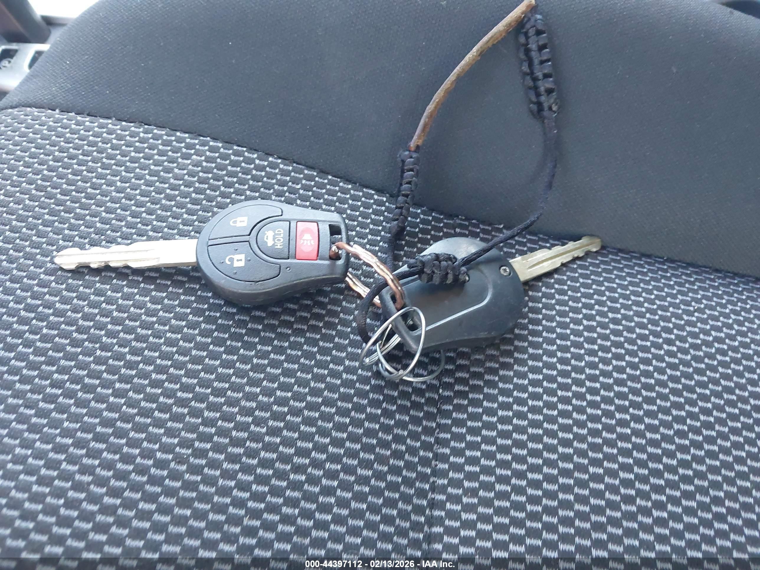 NISSAN VERSA image 11