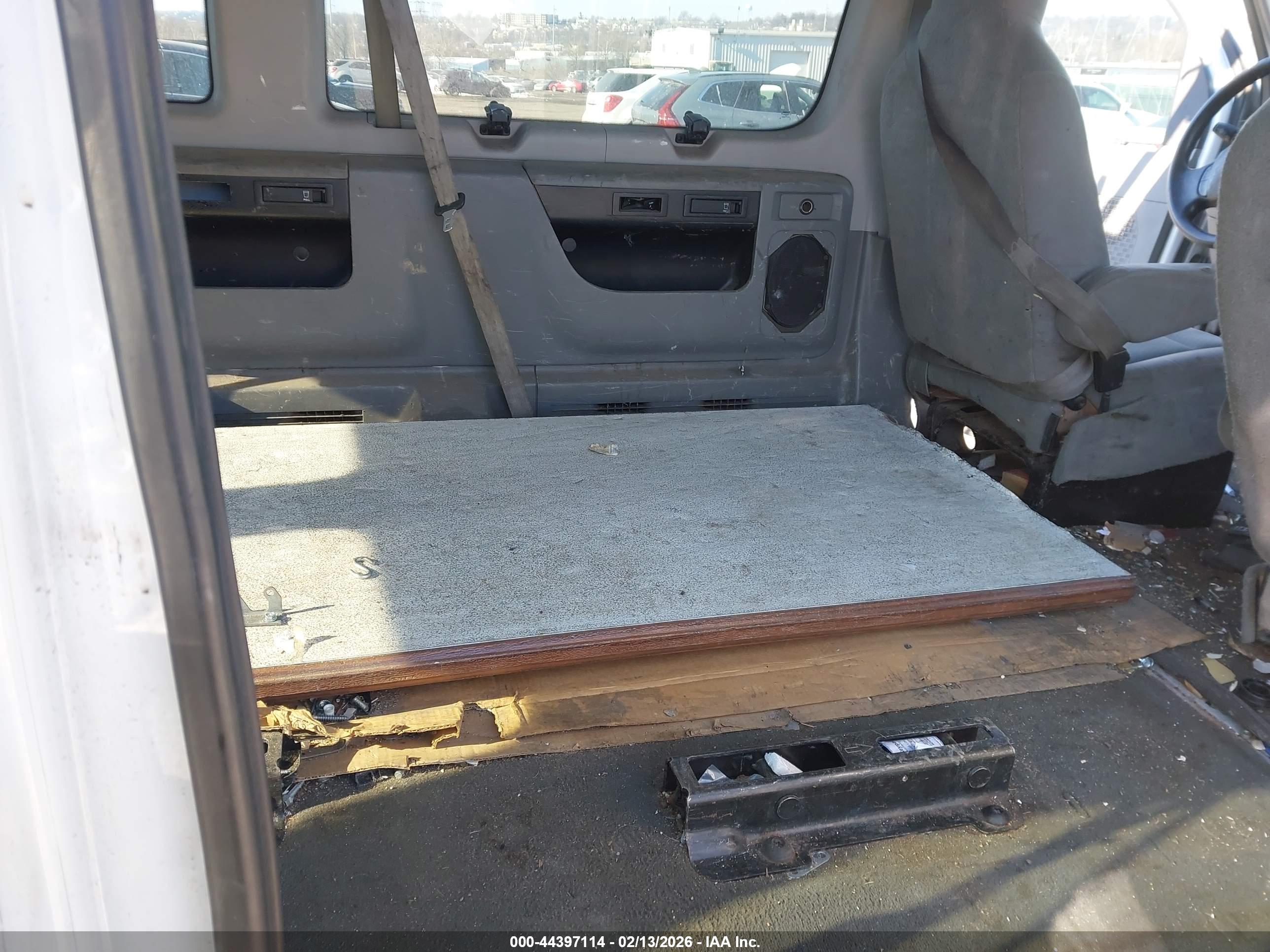 FORD E-350 image 8
