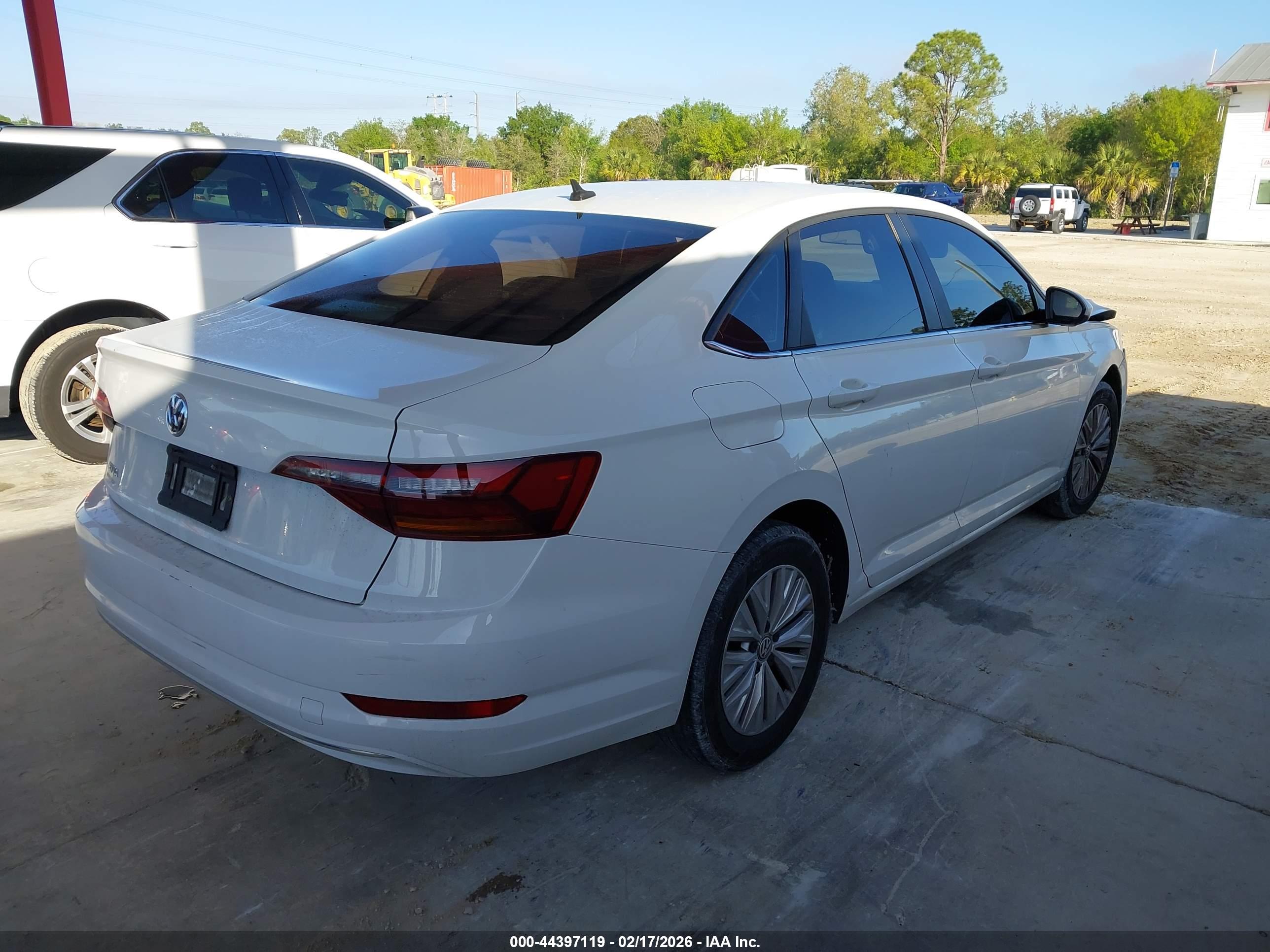 VOLKSWAGEN JETTA image 4