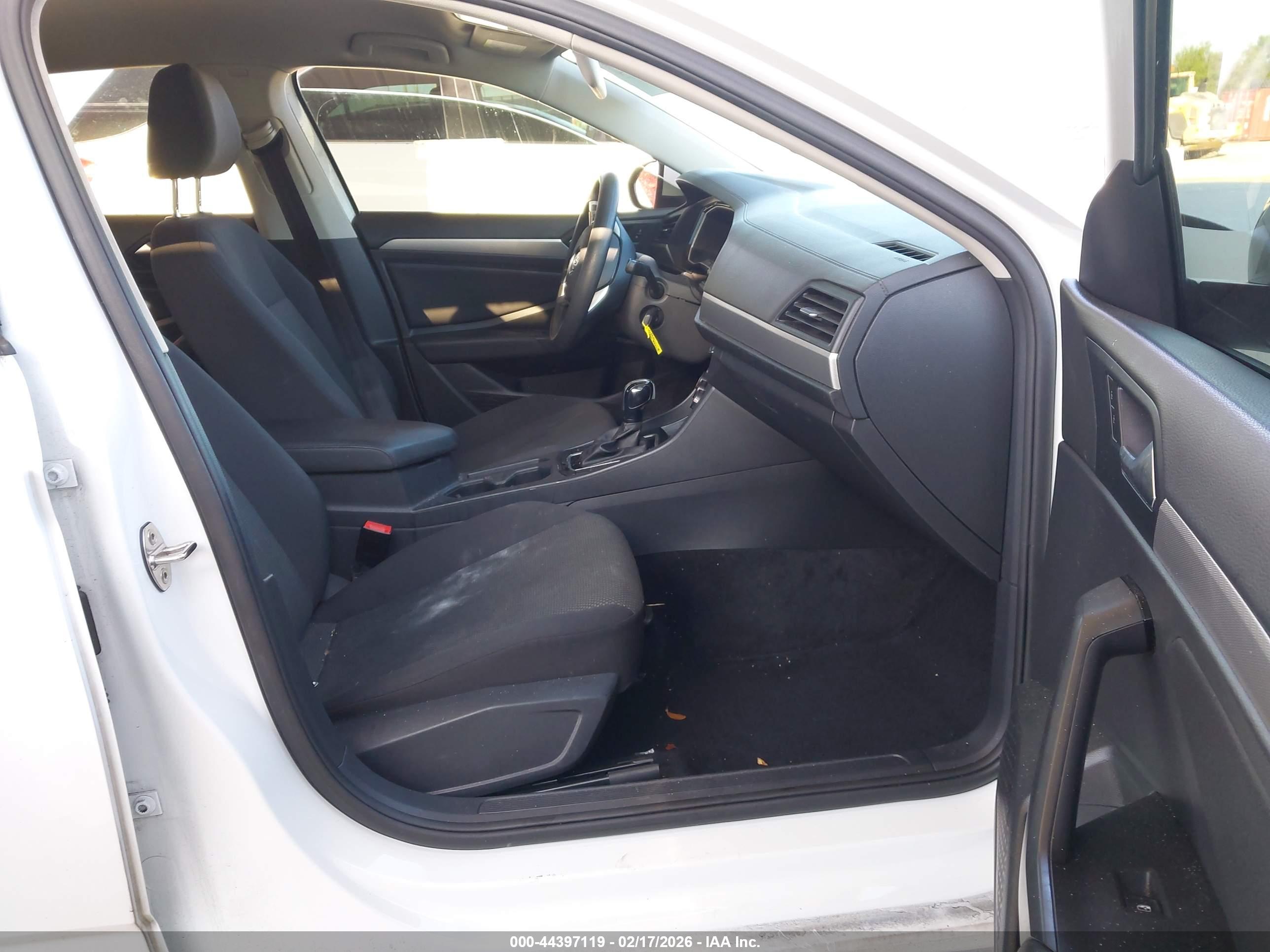 VOLKSWAGEN JETTA image 5