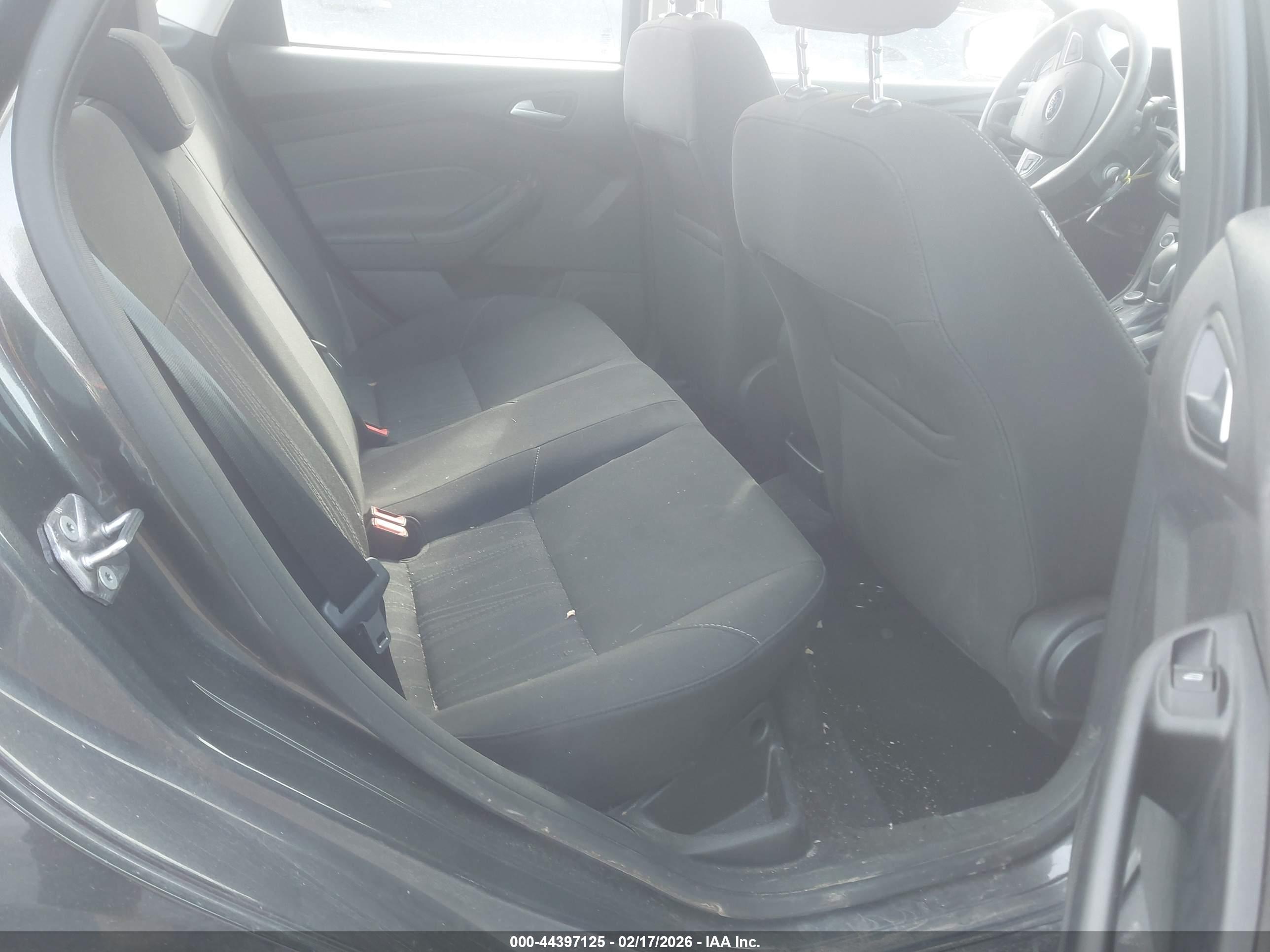FORD FOCUS image 8