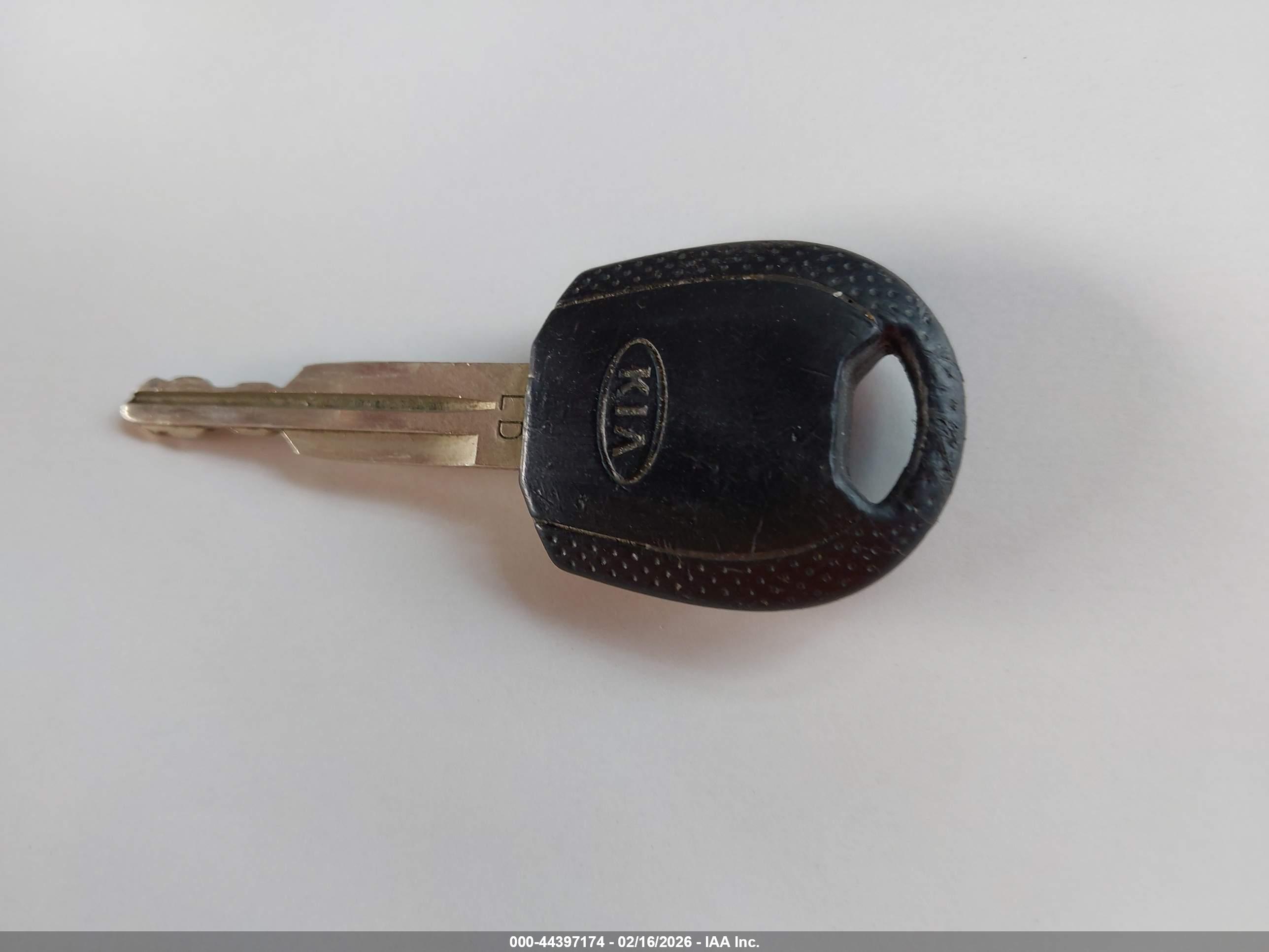 KIA SPECTRA image 11