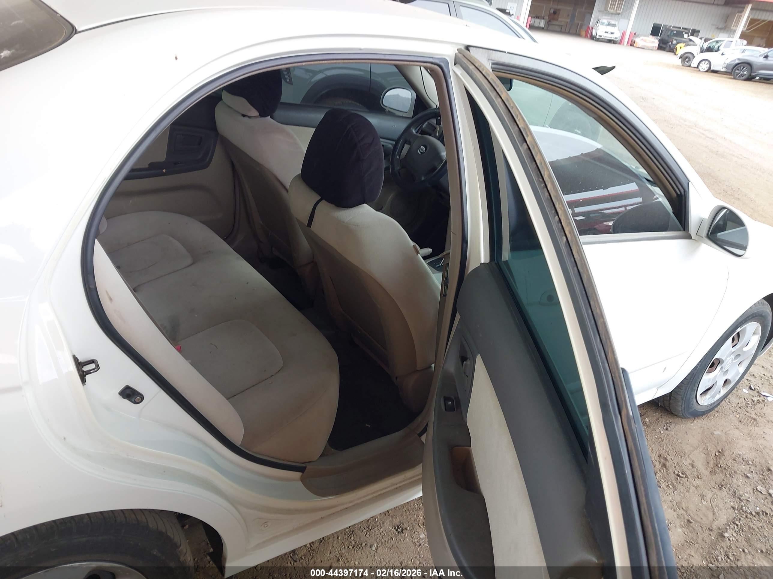 KIA SPECTRA image 8