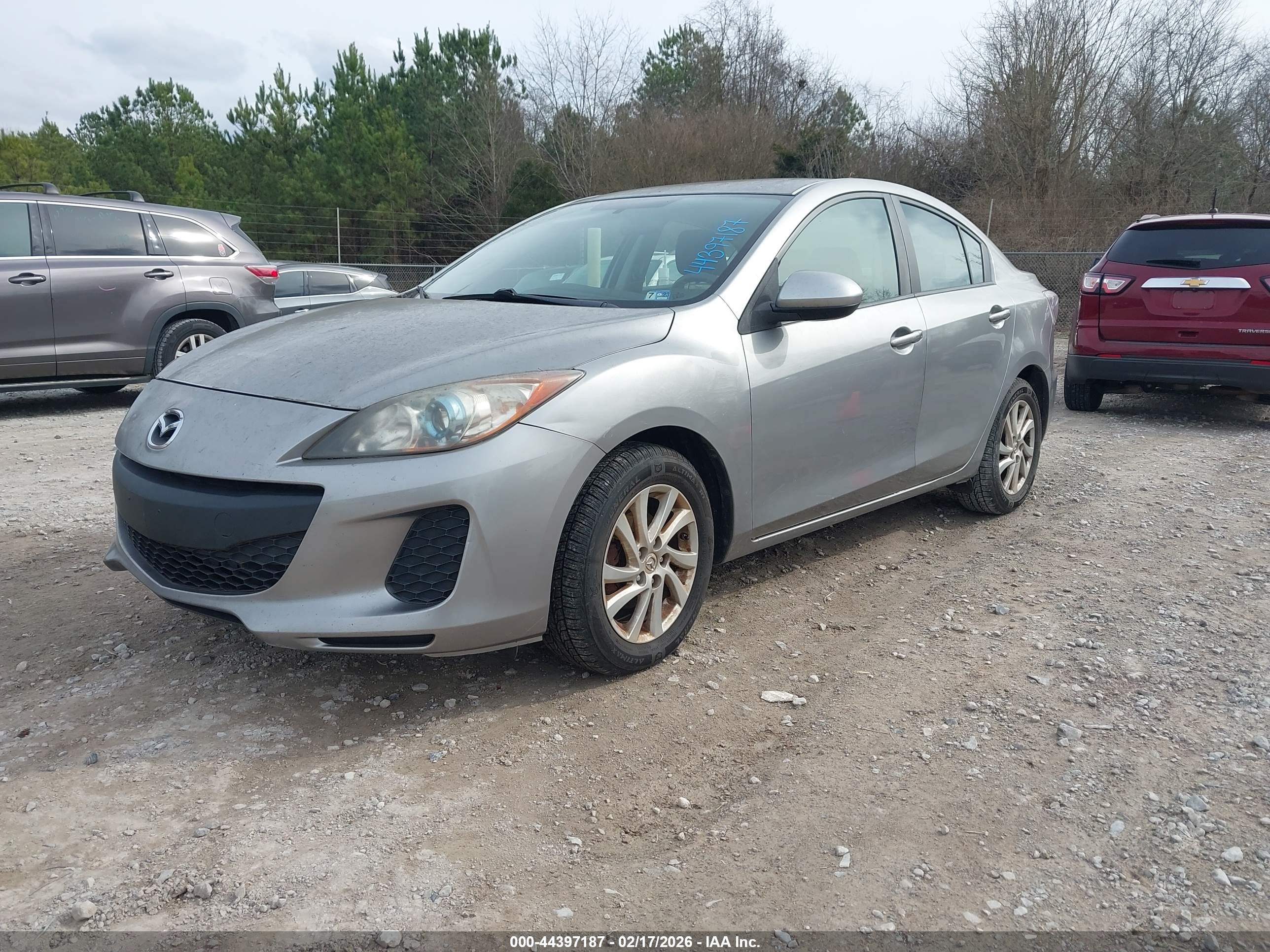 MAZDA MAZDA3 image 2