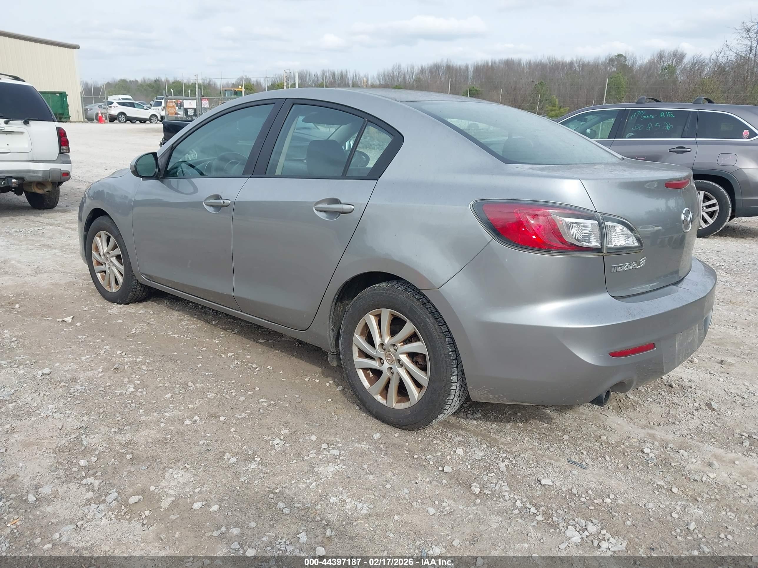 MAZDA MAZDA3 image 3