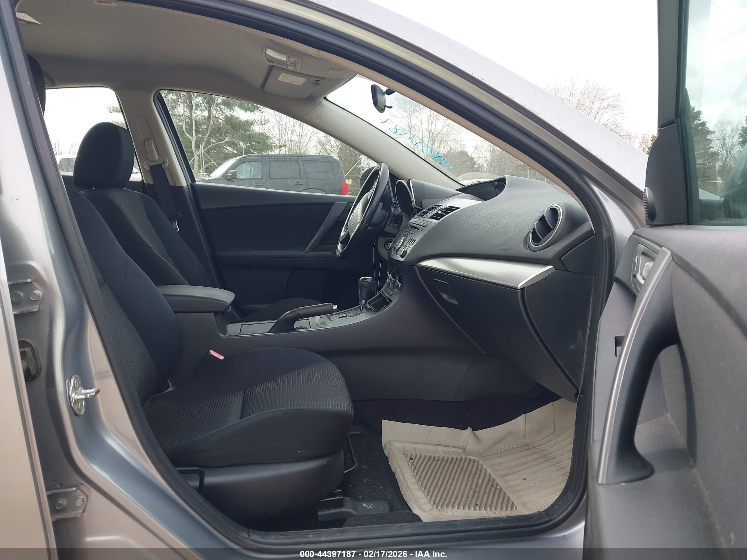 MAZDA MAZDA3 image 5