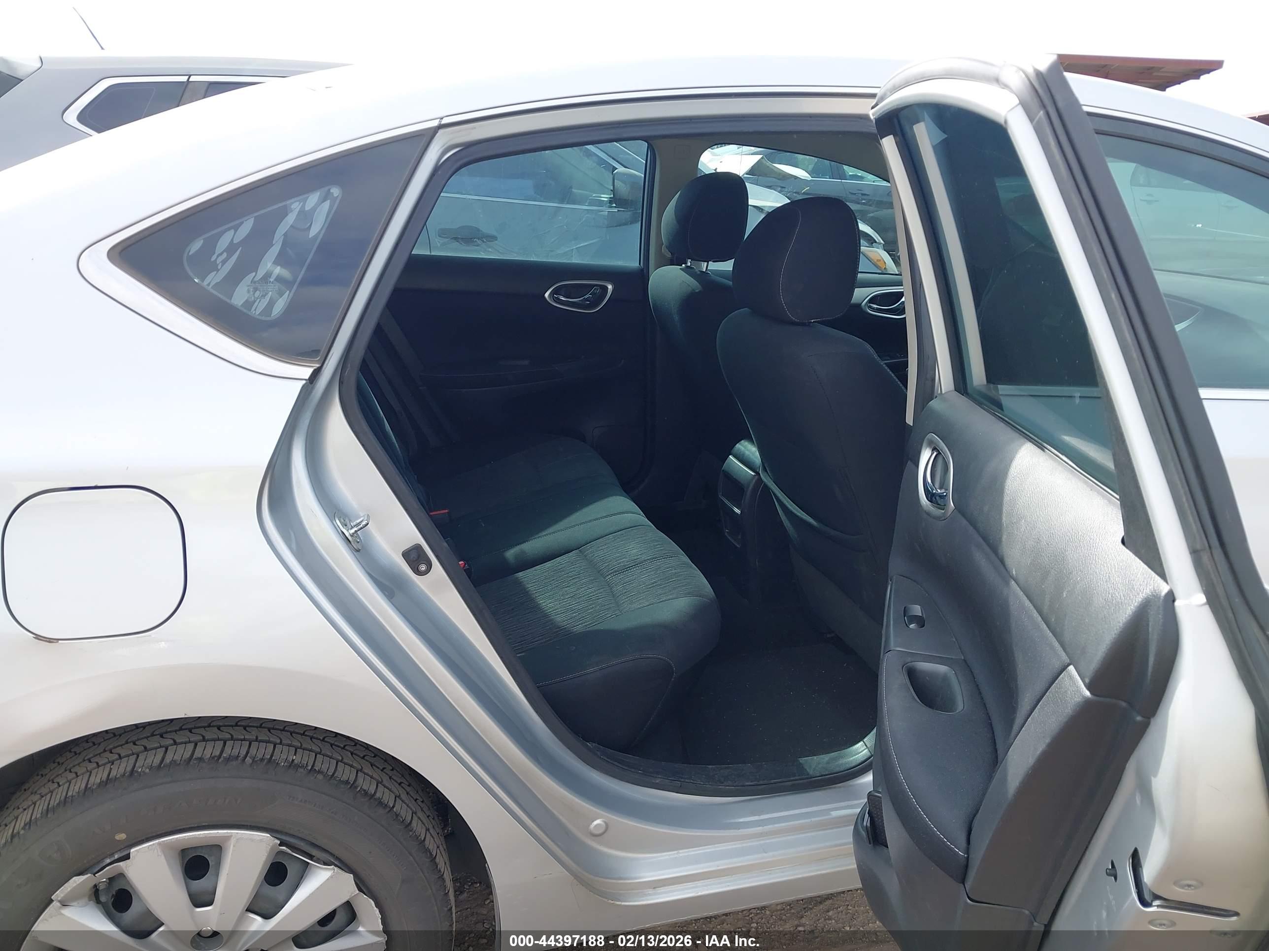 NISSAN SENTRA image 8