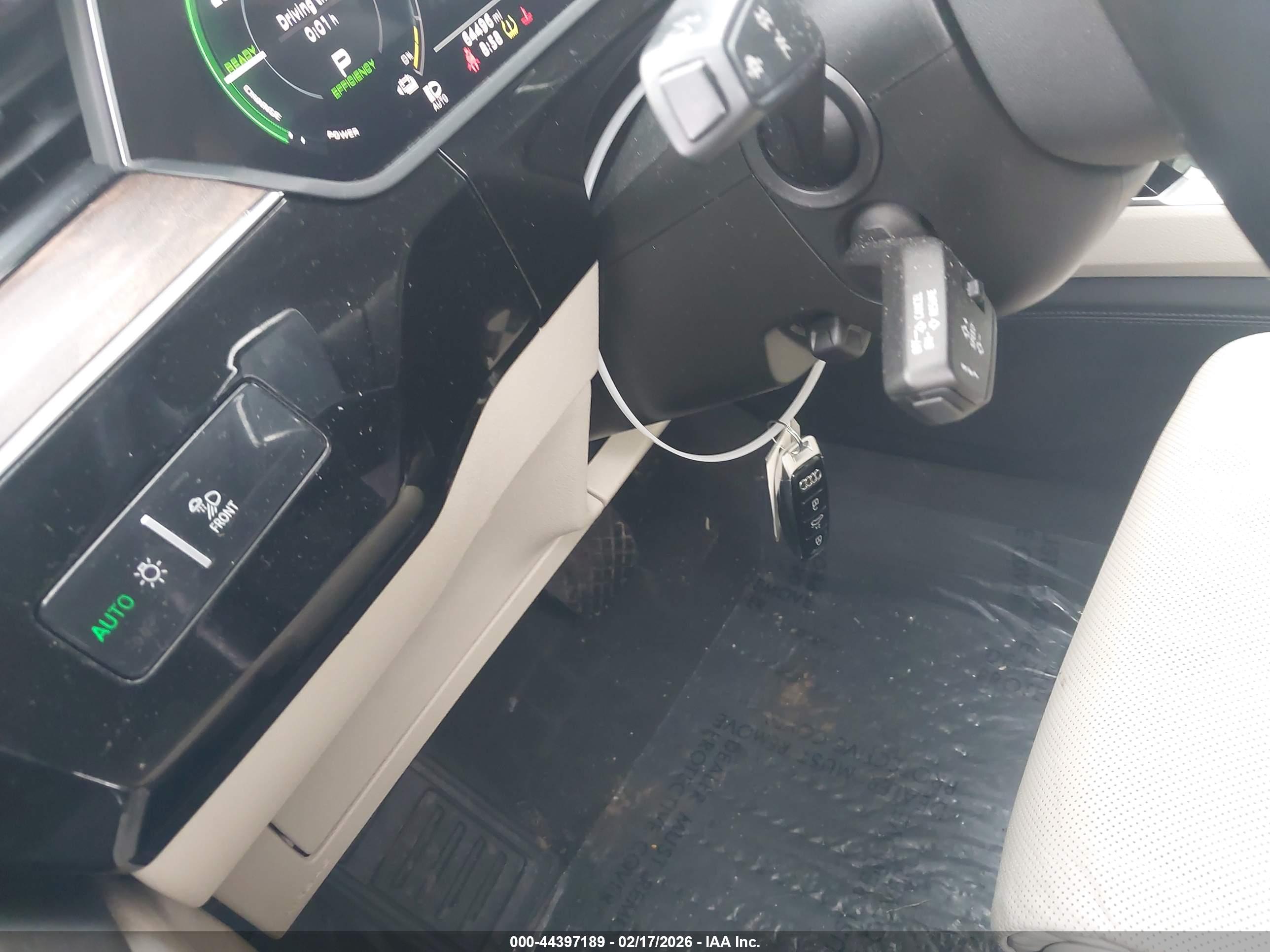 AUDI E-TRON image 11