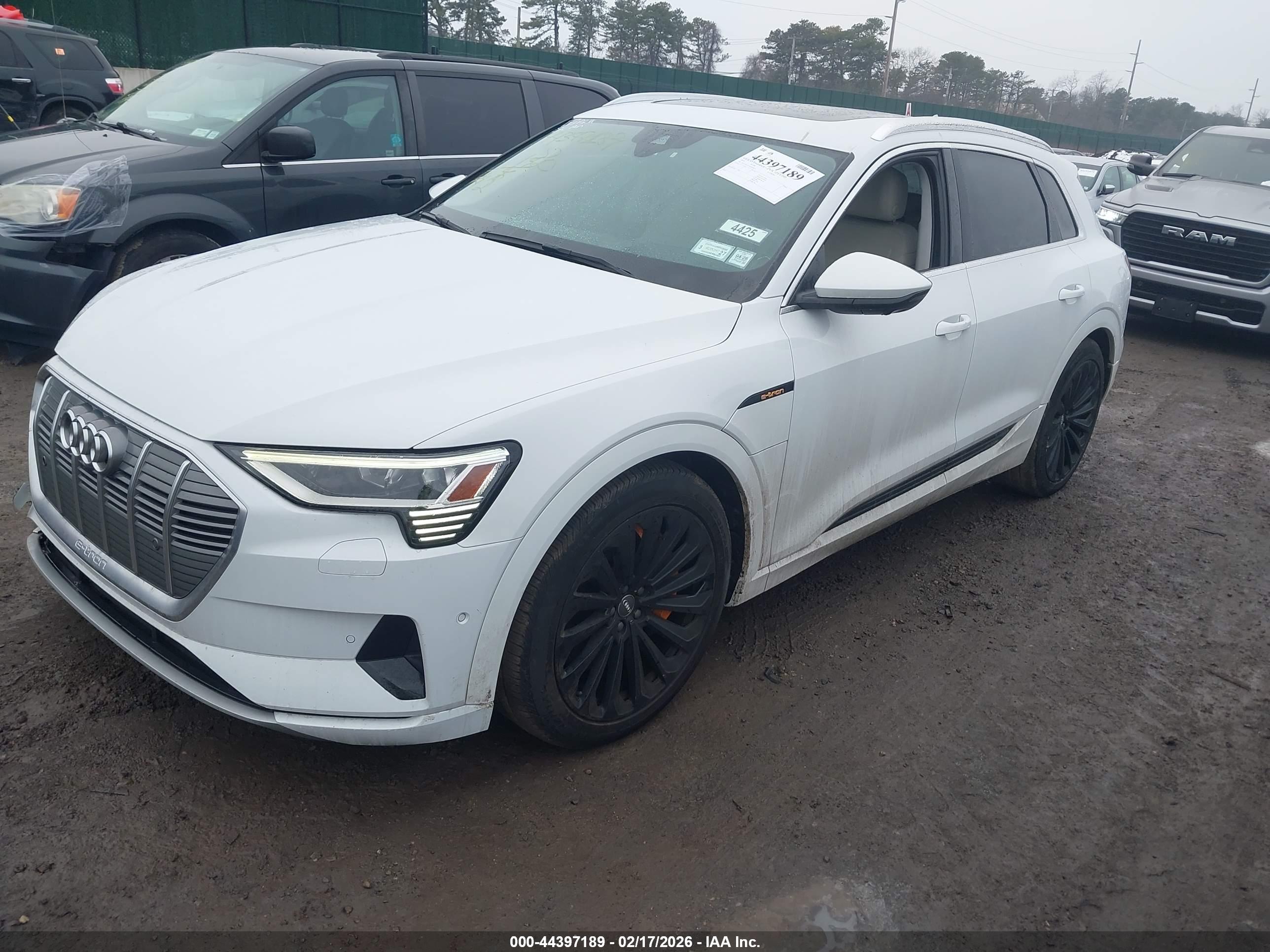 AUDI E-TRON image 2