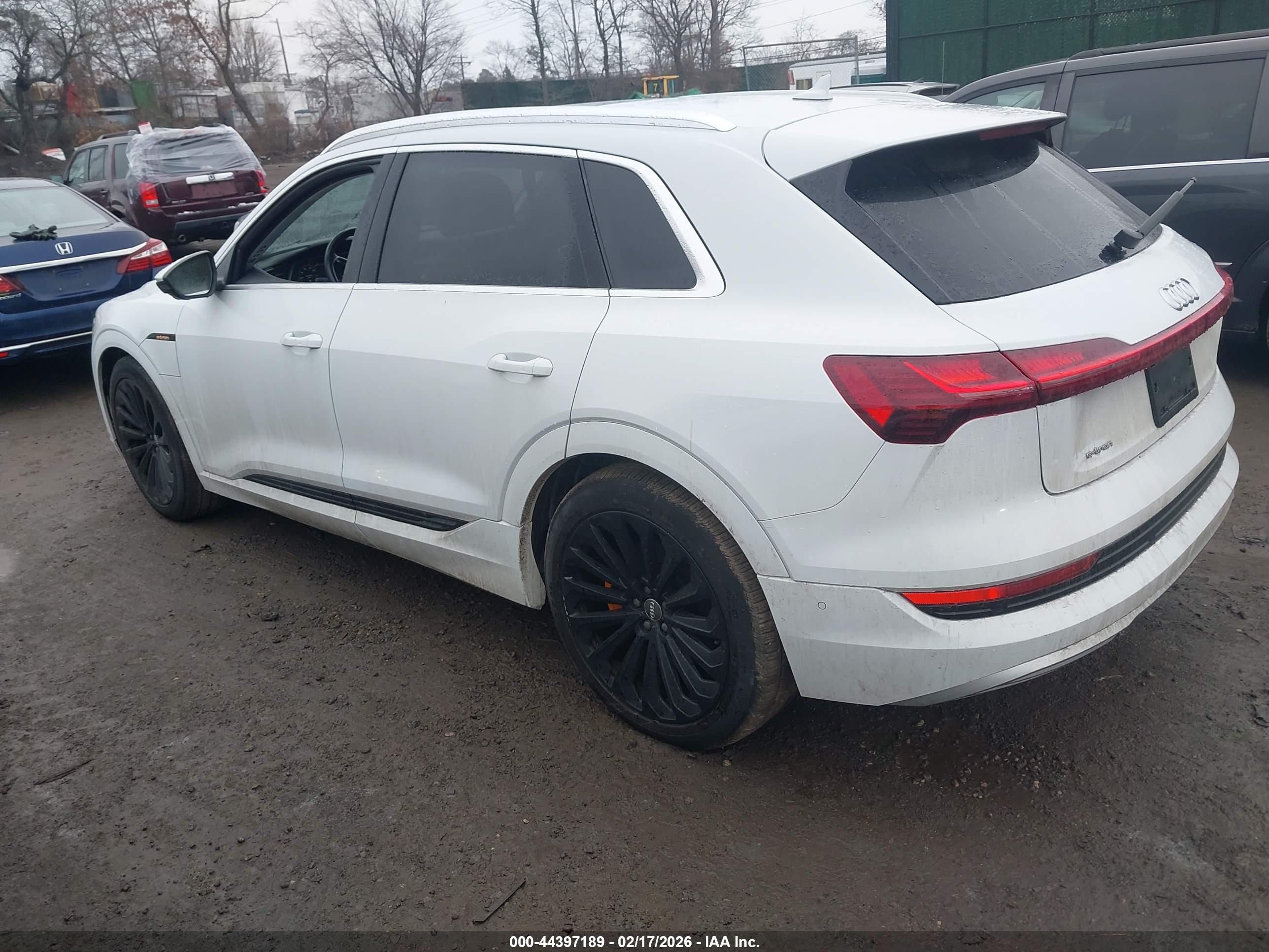 AUDI E-TRON image 3