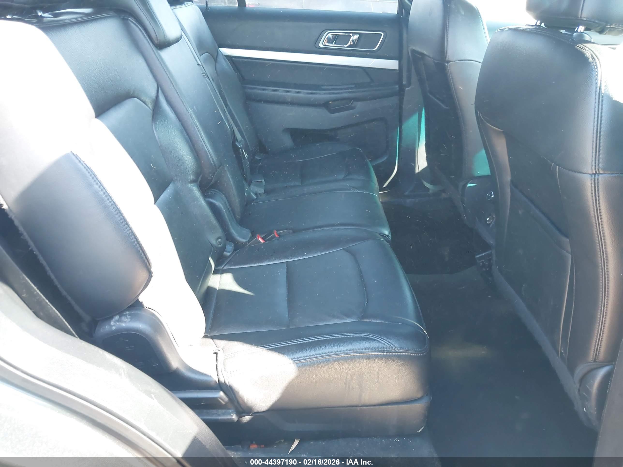 FORD EXPLORER image 8