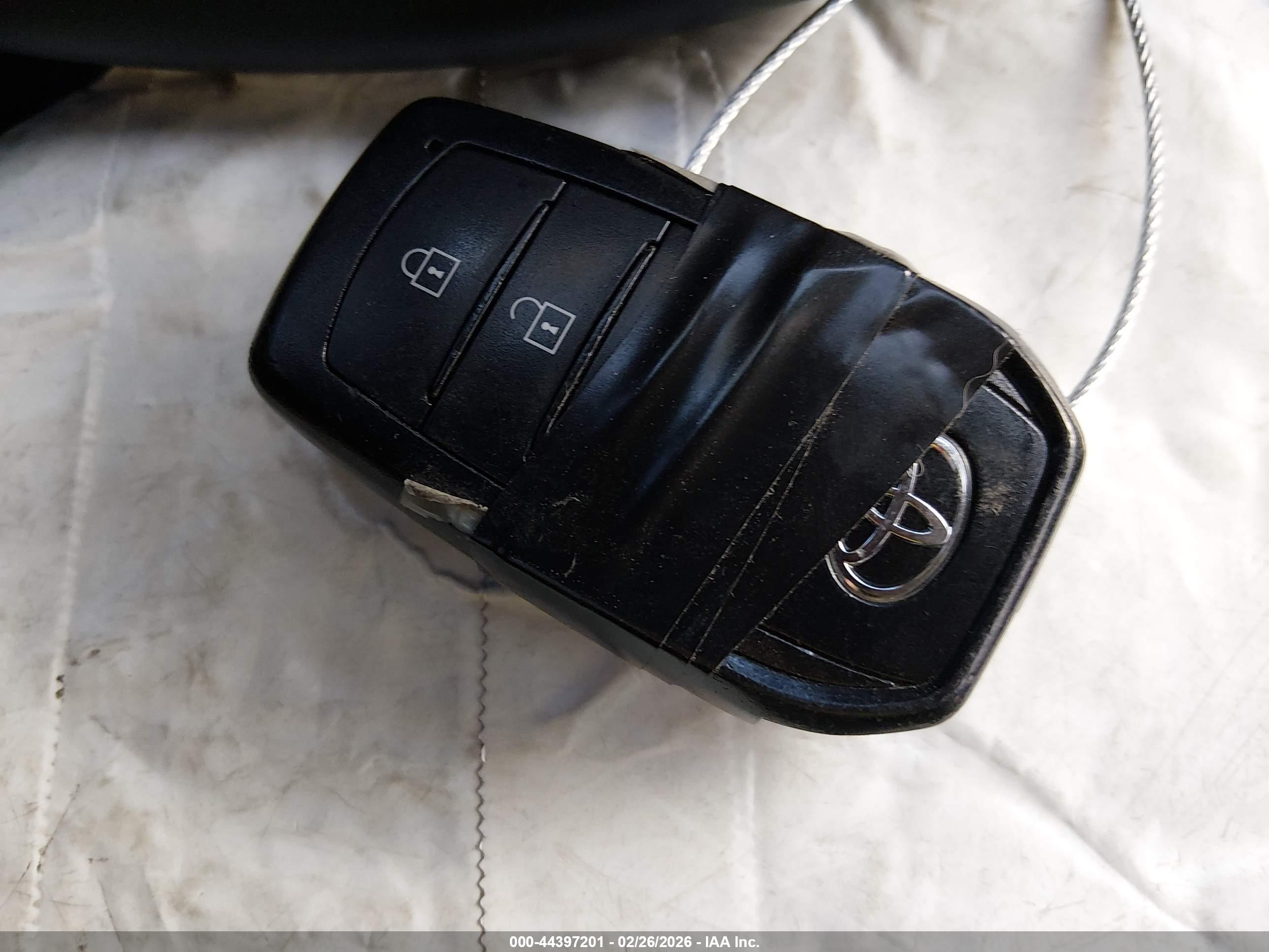 TOYOTA CAMRY image 11